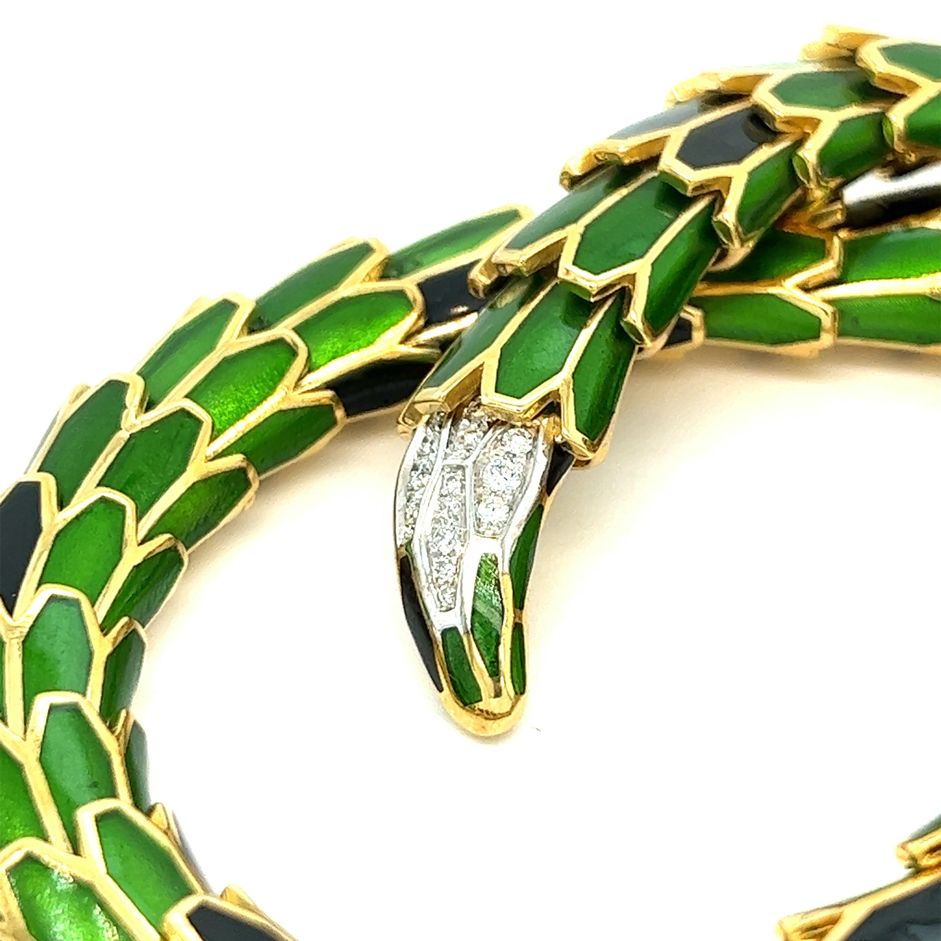 Transparent Green & Black Enamel Snake Necklace In New Condition For Sale In New York, NY