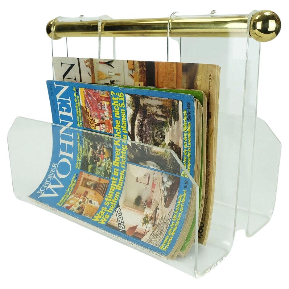 MAGAZINE RACK aus transparentem Lucite-Acryl 1970er und 1980er Jahre Raumzeitalter im Angebot