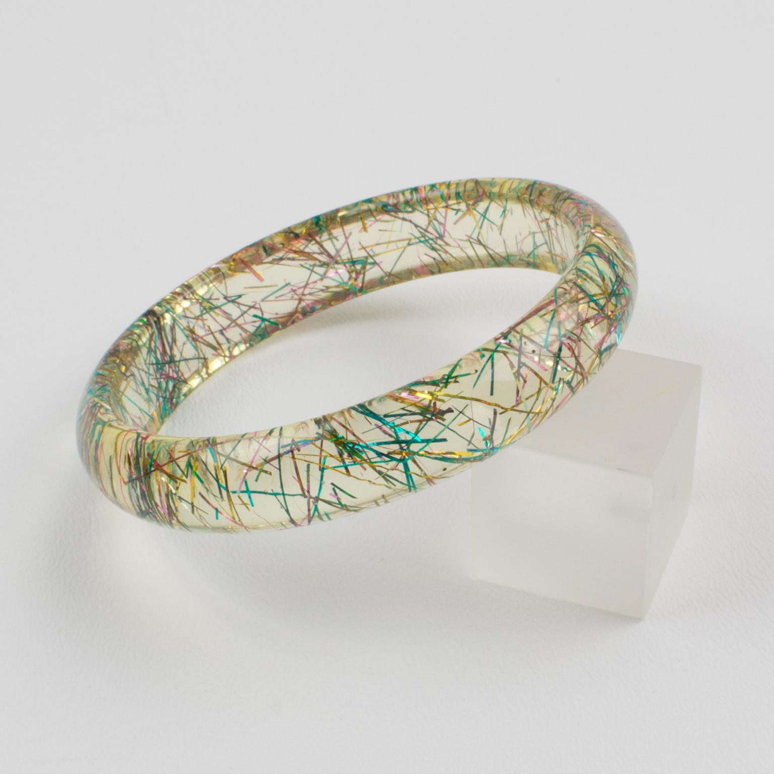 Femenino o masculino Pulsera brazalete de lucita transparente con inclusiones de hilo metálico multicolor en venta