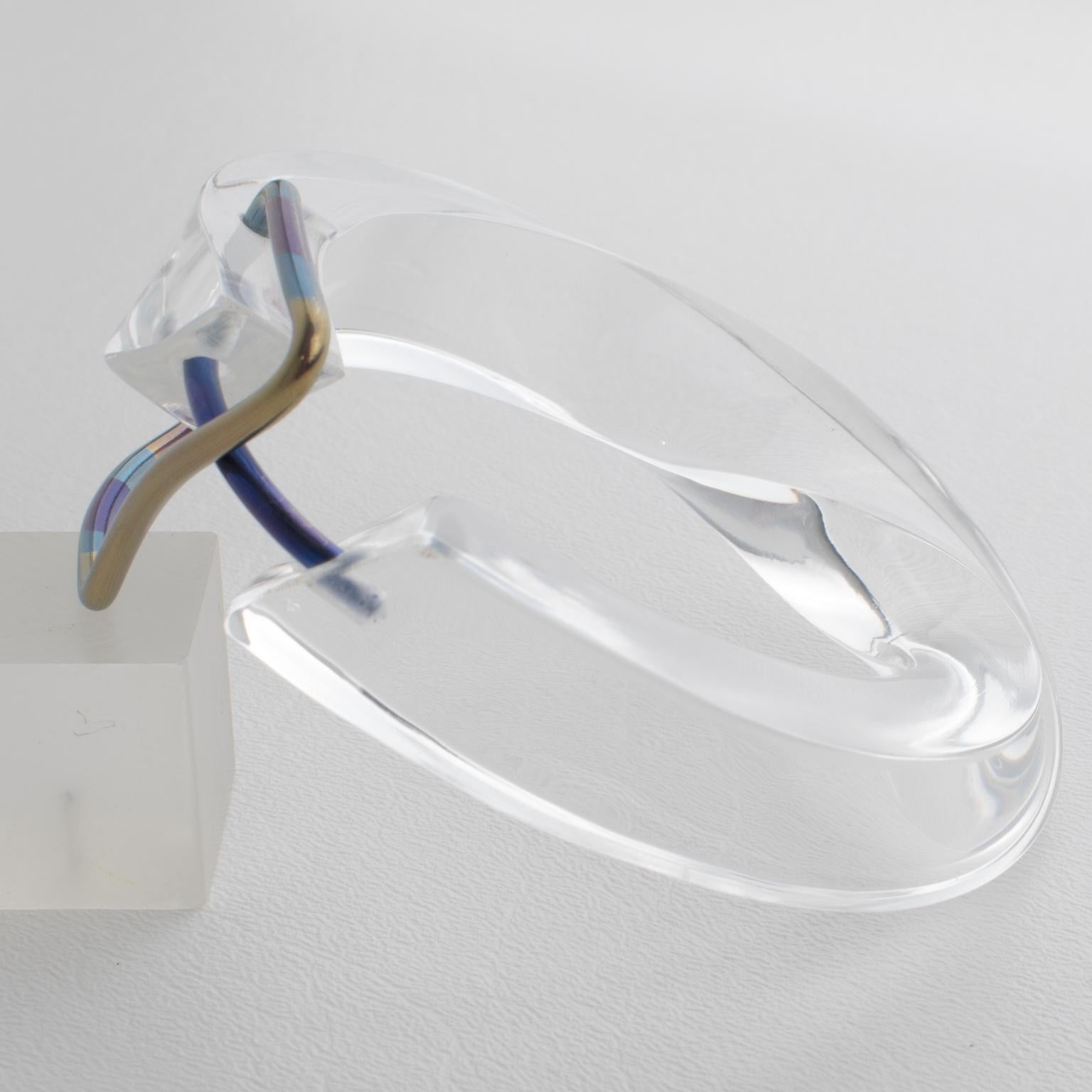 Transparent Lucite Plexiglass Bangle Bracelet with Anodized Aluminum Belt Buckle en vente 6