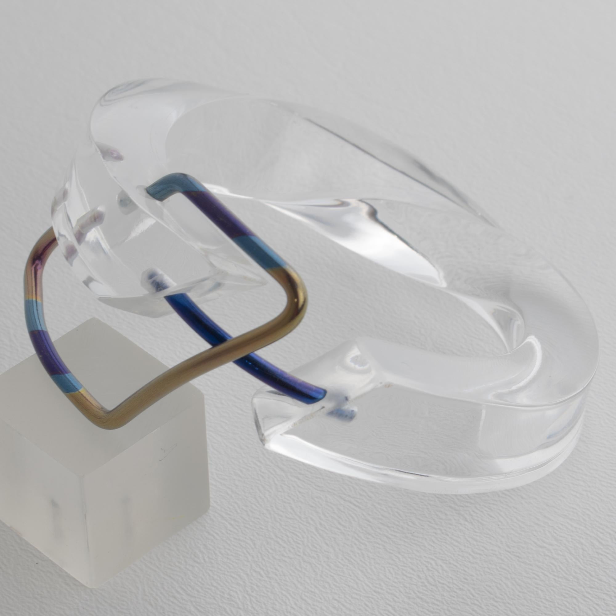 Transparent Lucite Plexiglass Bangle Bracelet with Anodized Aluminum Belt Buckle en vente 7