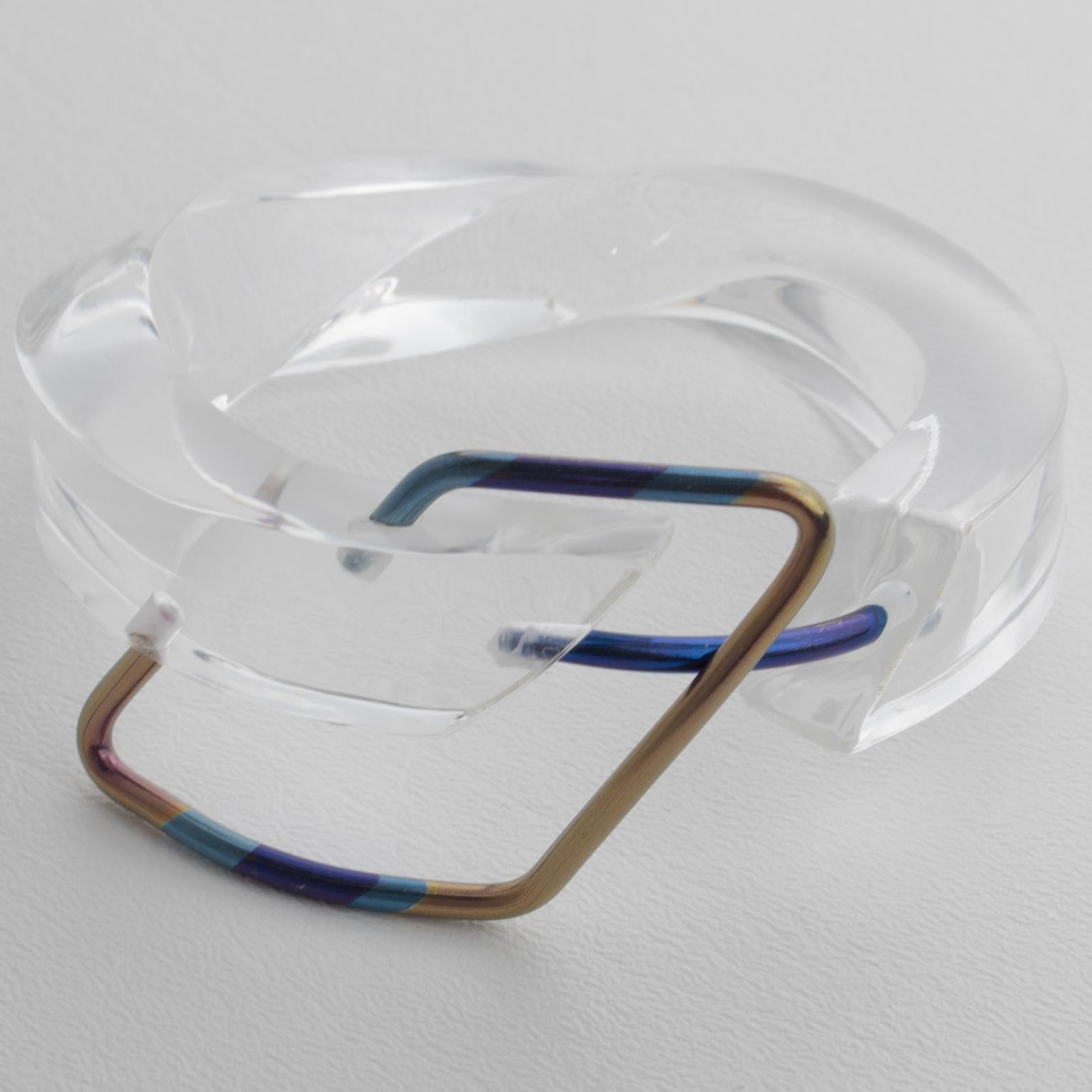 Transparent Lucite Plexiglass Bangle Bracelet with Anodized Aluminum Belt Buckle en vente 8