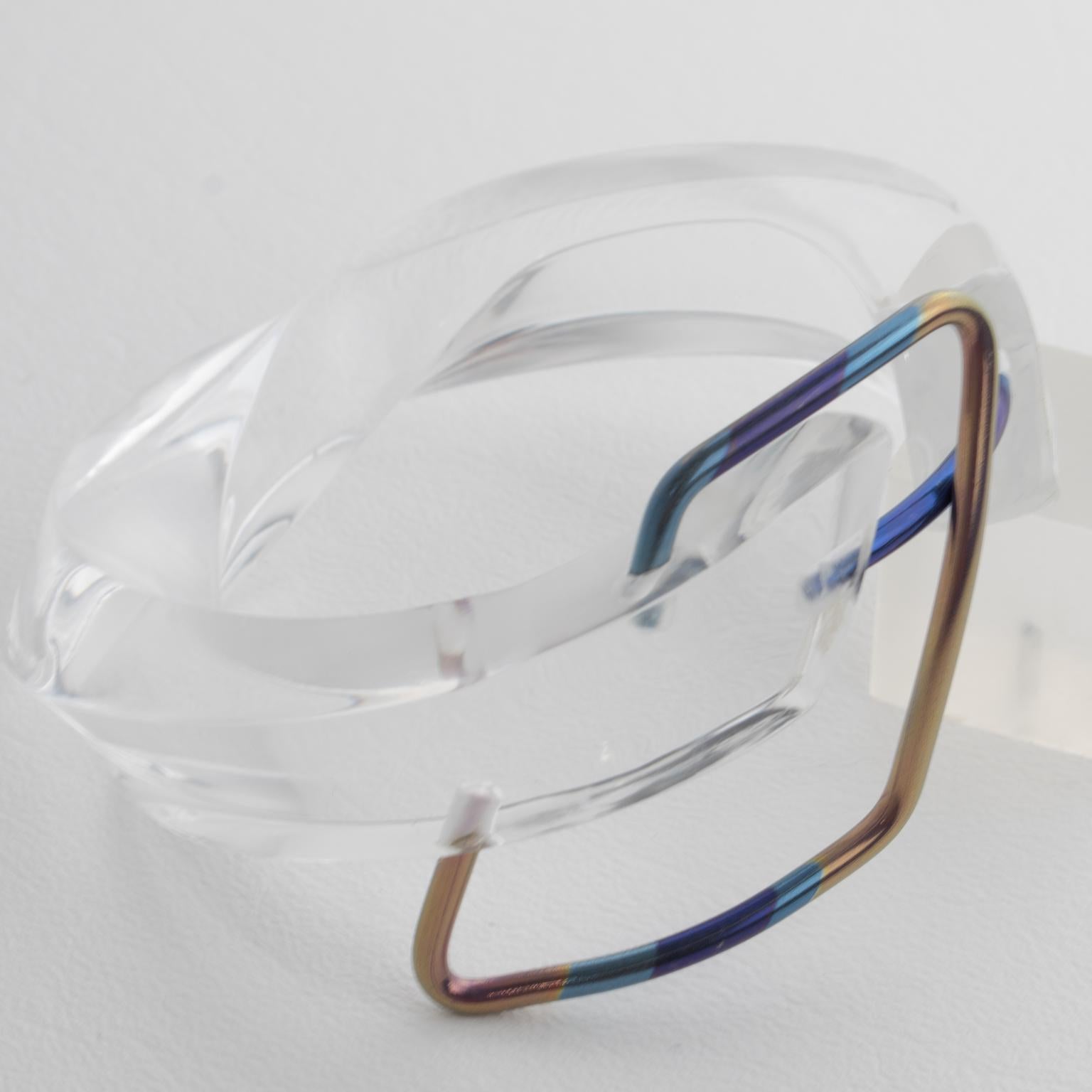 Transparent Lucite Plexiglass Bangle Bracelet with Anodized Aluminum Belt Buckle en vente 9