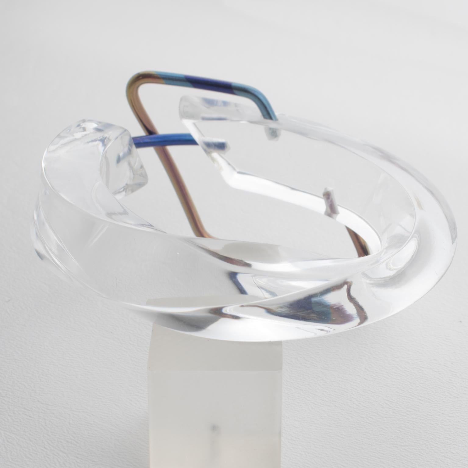 Transparent Lucite Plexiglass Bangle Bracelet with Anodized Aluminum Belt Buckle en vente 10