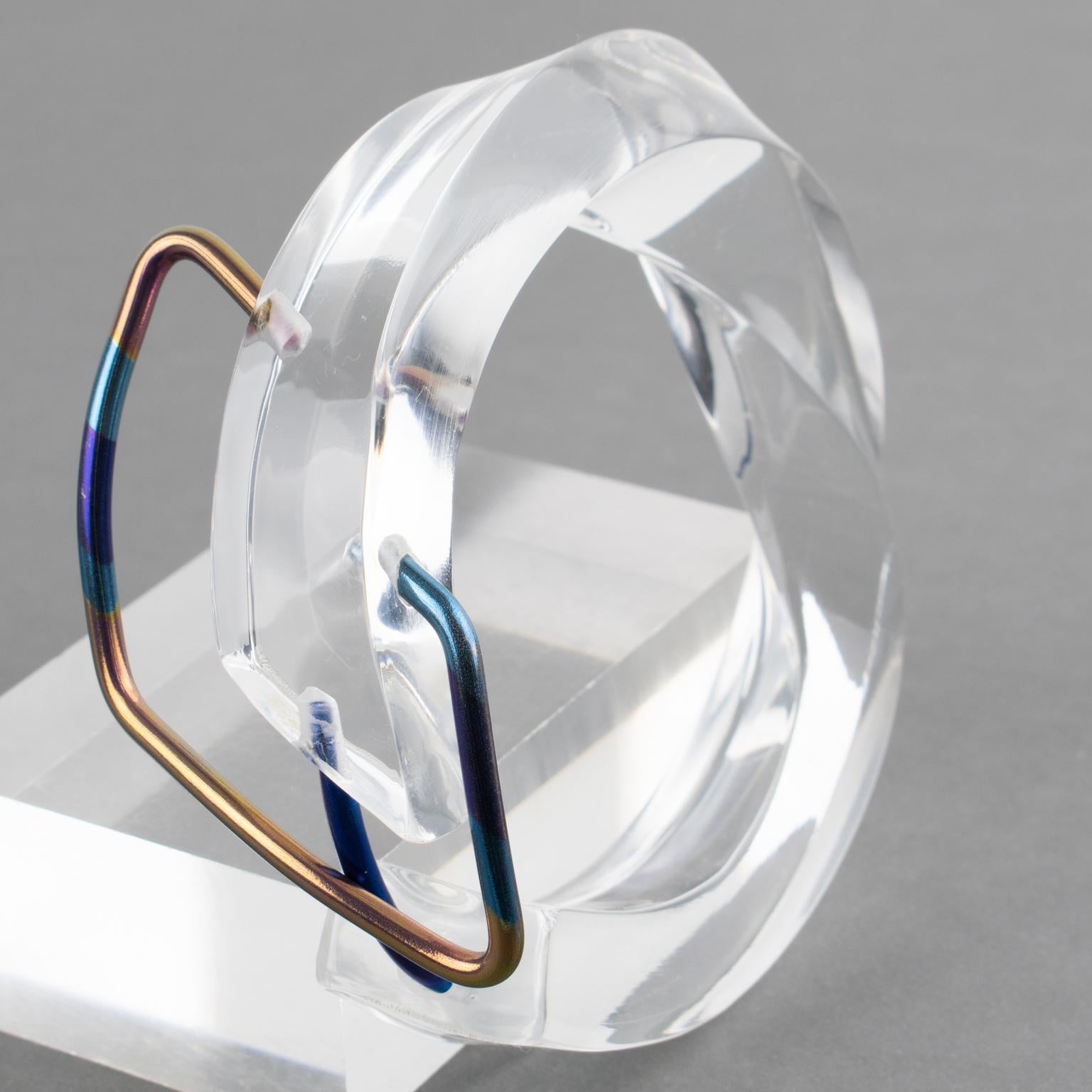 Transparent Lucite Plexiglass Bangle Bracelet with Anodized Aluminum Belt Buckle en vente 2