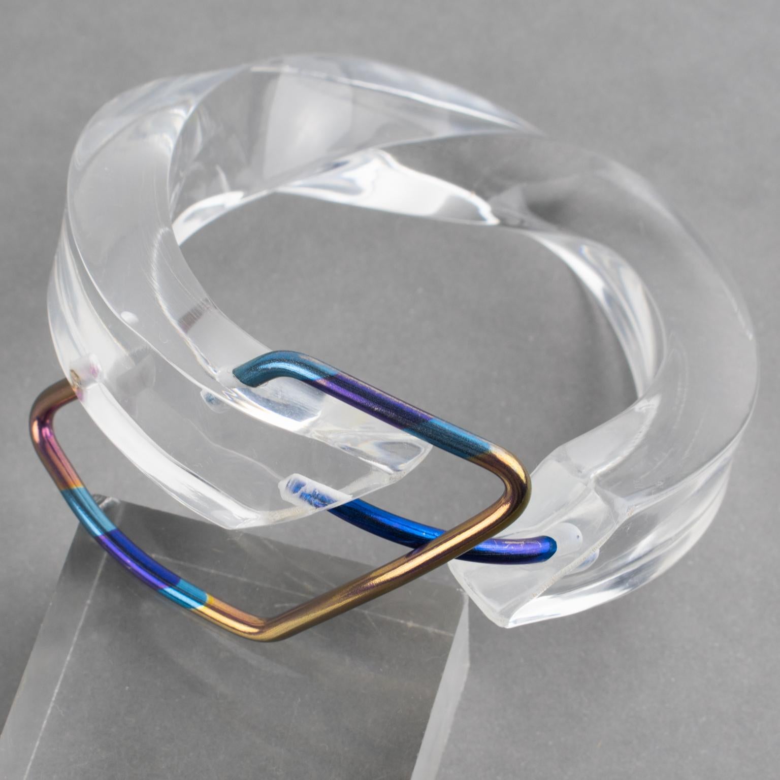 Transparent Lucite Plexiglass Bangle Bracelet with Anodized Aluminum Belt Buckle en vente 4