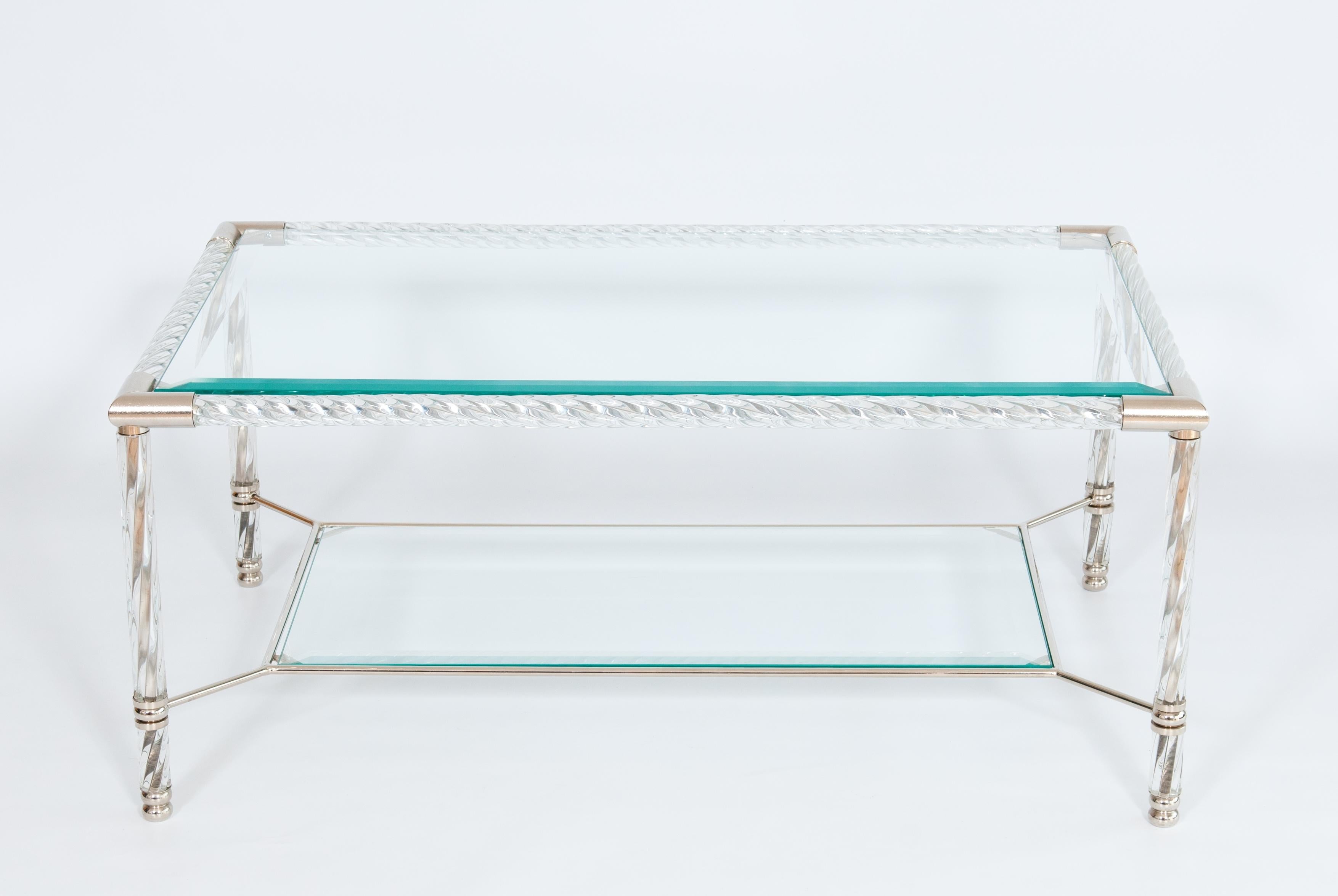 Mesa de centro de cristal de Murano transparente y cromo de Giovanni Dalla Fina, años 70

Exquisito ejemplo del diseño moderno italiano de mediados de siglo, esta cautivadora mesa de centro del renombrado artista del cristal de Murano Giovanni Dalla