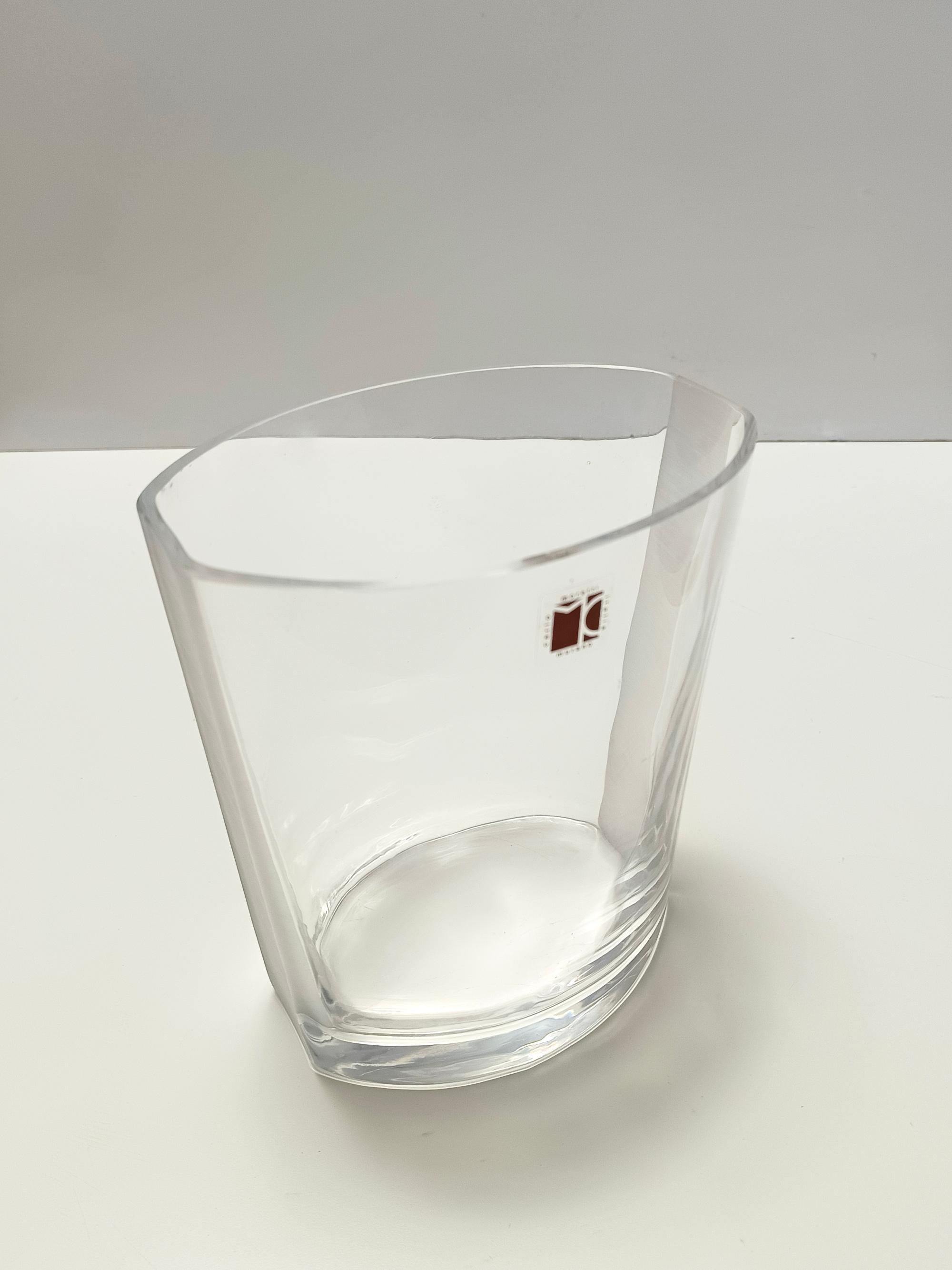 Lucidato Vaso trasparente in vetro di Murano di Carlo Moretti, firmato ed etichettato, Italia anni '90 in vendita