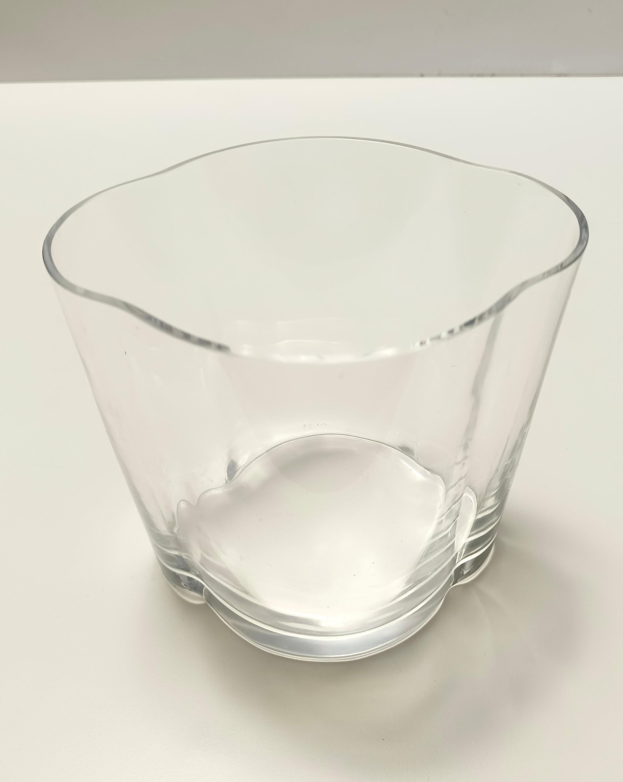 Italiano Vaso trasparente in vetro di Murano di Carlo Moretti, firmato, Italia anni '90 in vendita