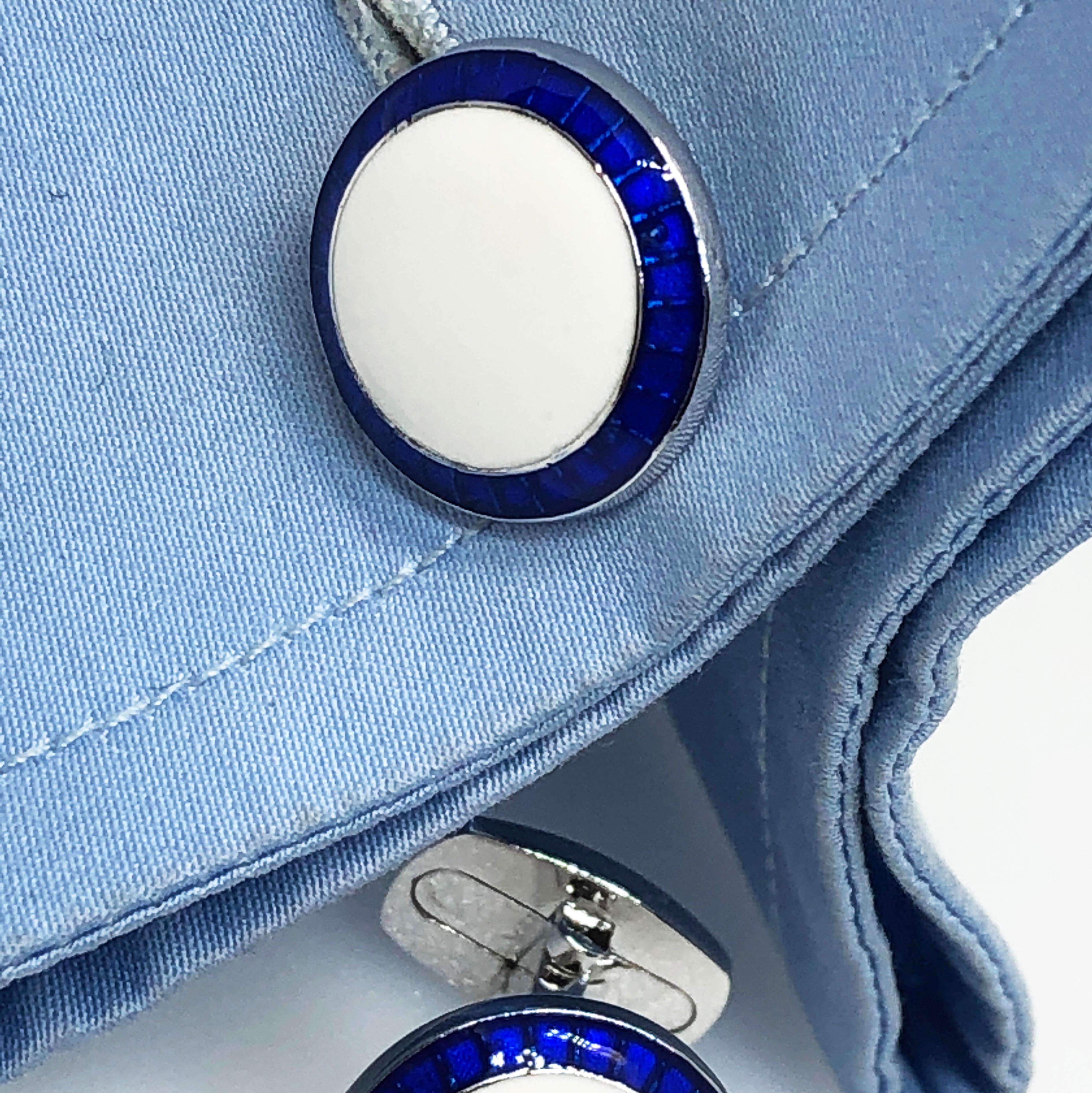 Gemelos de plata de ley con barra en T esmaltada a mano en azul marino y blanco Berca en venta 2