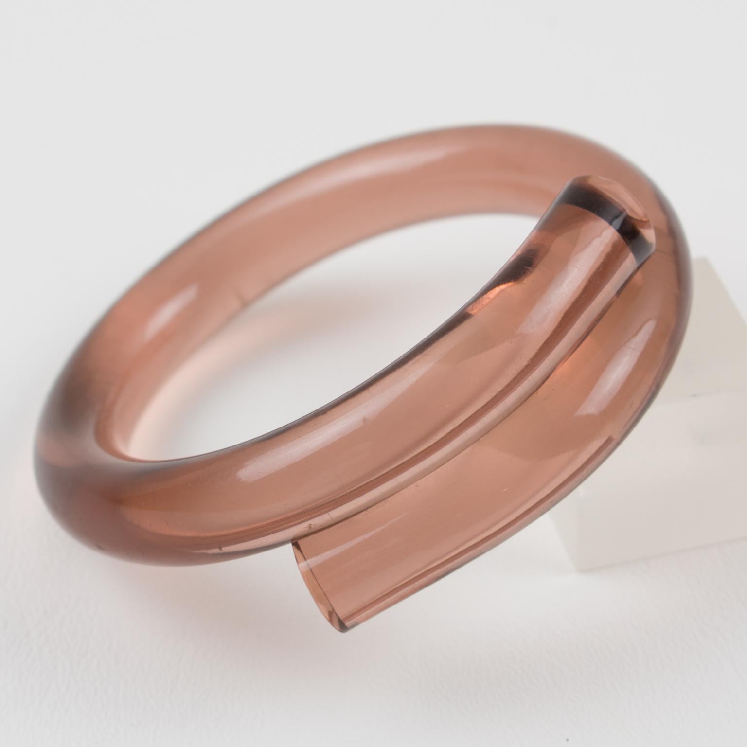 Bracciale Bypass in lucite rosa trasparente In condizioni ottime in vendita a Atlanta, GA