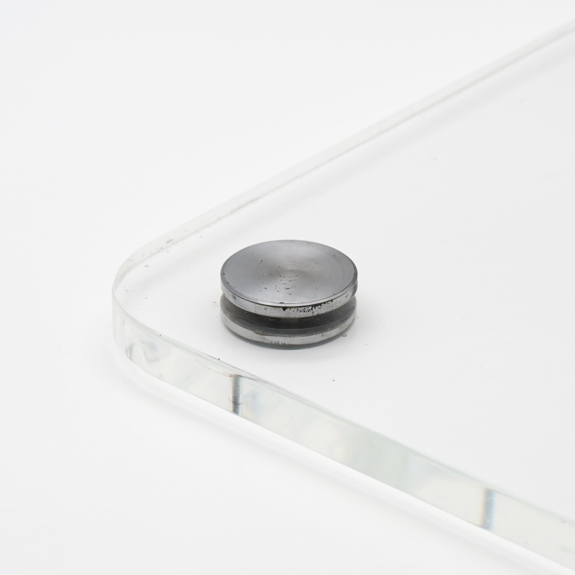 Metà XX secolo Sedia a sbalzo in plexiglass trasparente in vendita