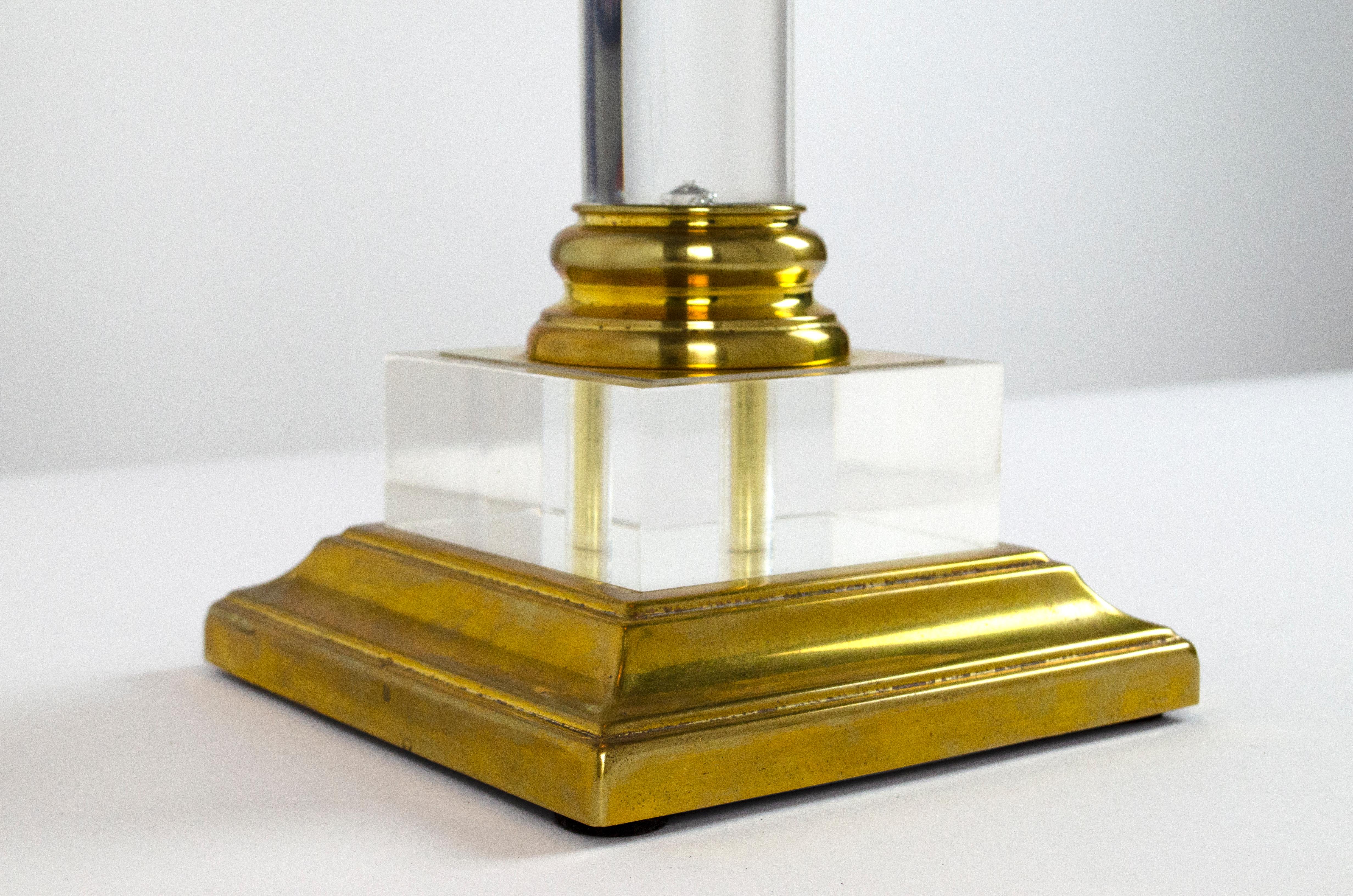 Transparent plexiglass and brass table lamps, Italy, 1970s

Pair of table lamps from Italy from 1970 period. Plexiglass trunks and brass details, squared base and conic lampshade. Restoration of electric system.
Size: Base 17 cm x 17 cm- 6.69291