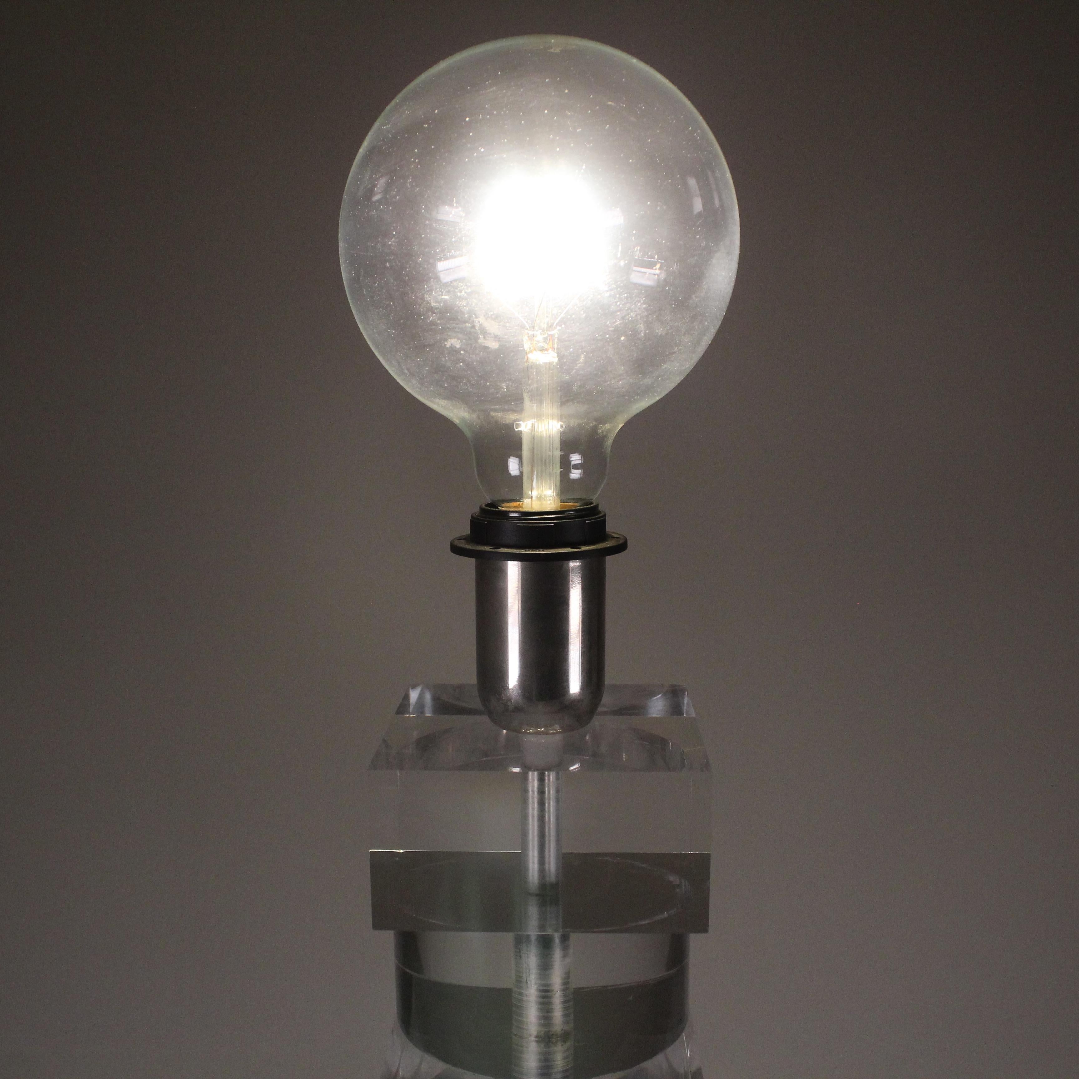 Lampada in plexiglass trasparente, manifattura italiana, anni '70 in vendita 6