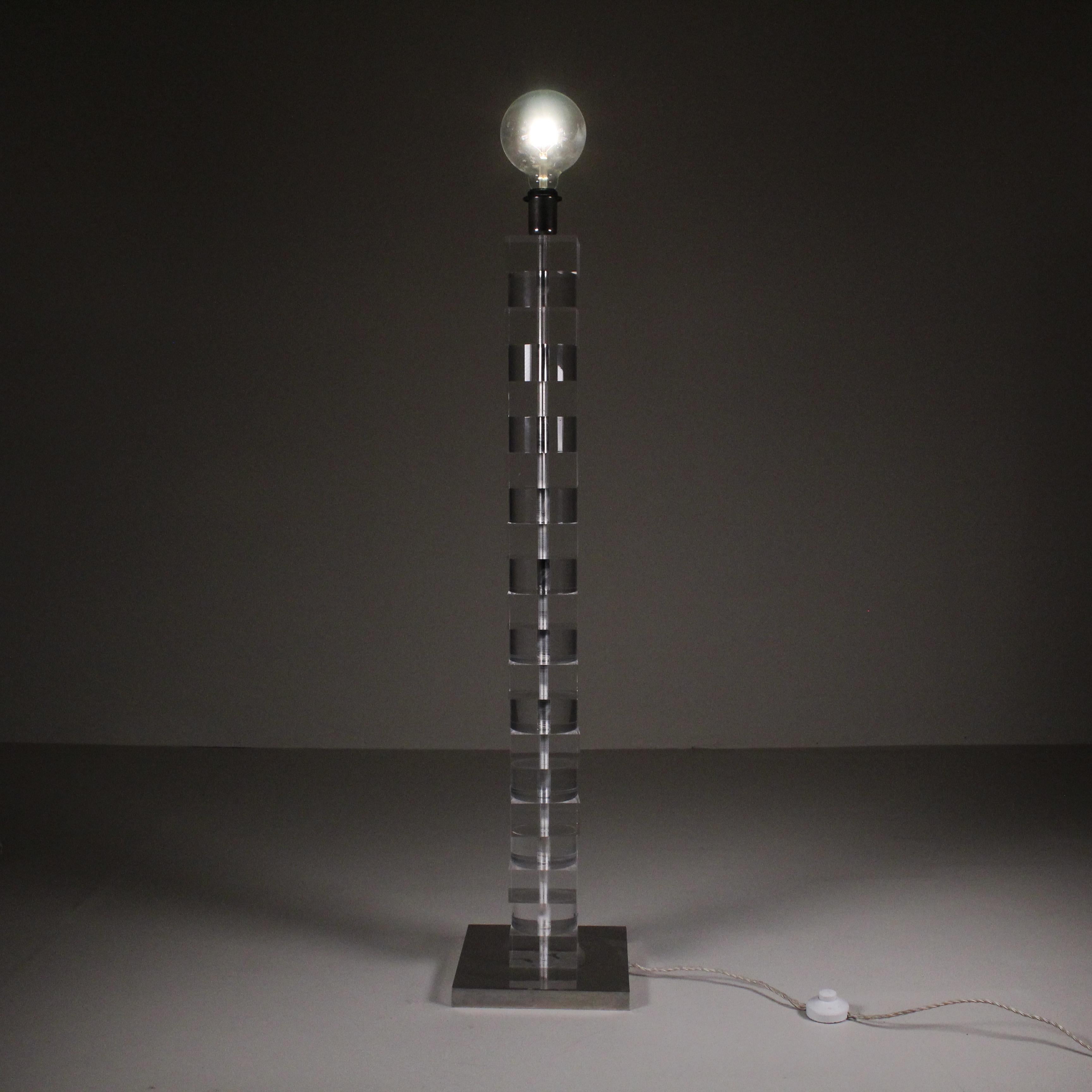 Mid-Century moderno Lampada in plexiglass trasparente, manifattura italiana, anni '70 in vendita