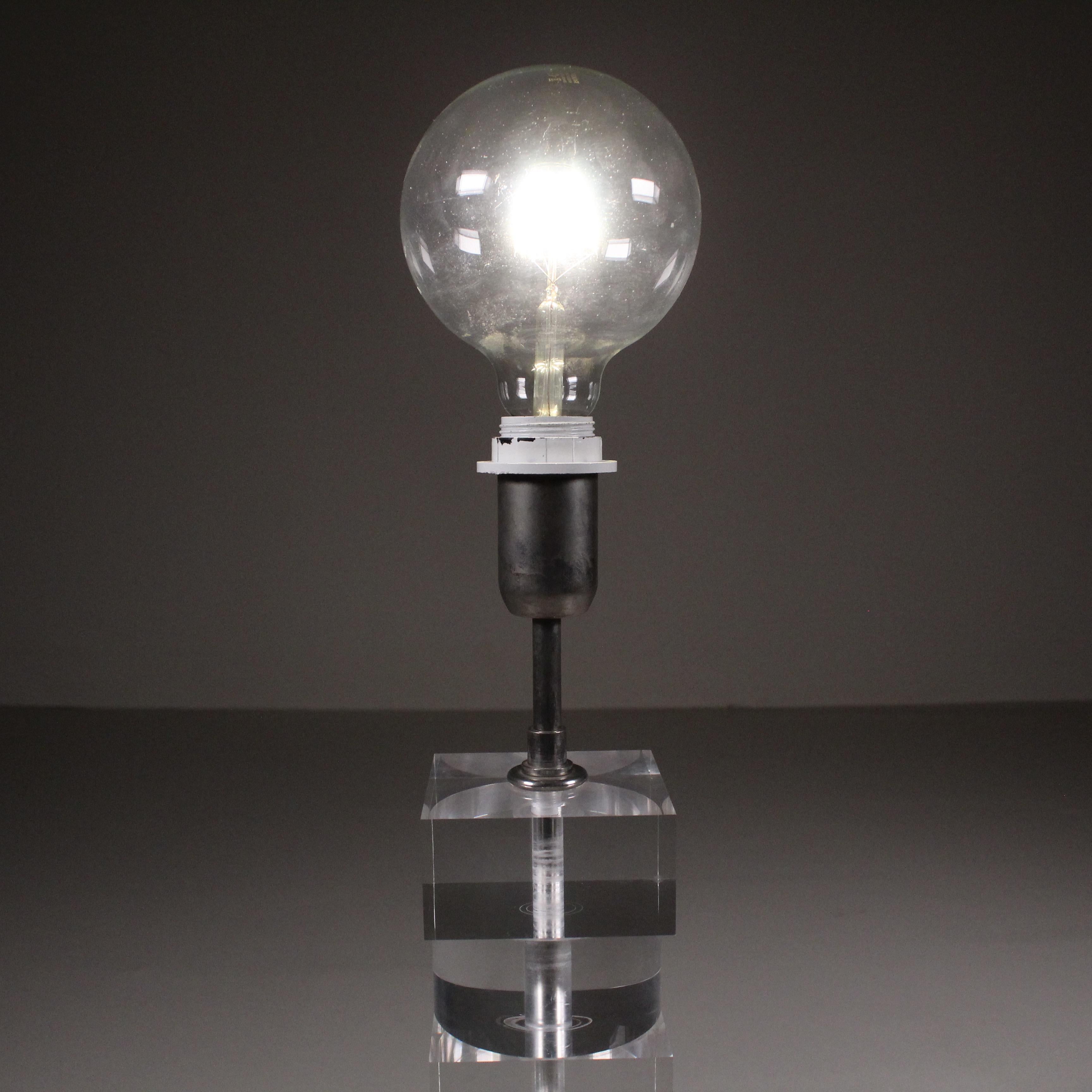 Lámpara de plexiglás transparente, fabricación italiana, años 70 Plexiglás en venta