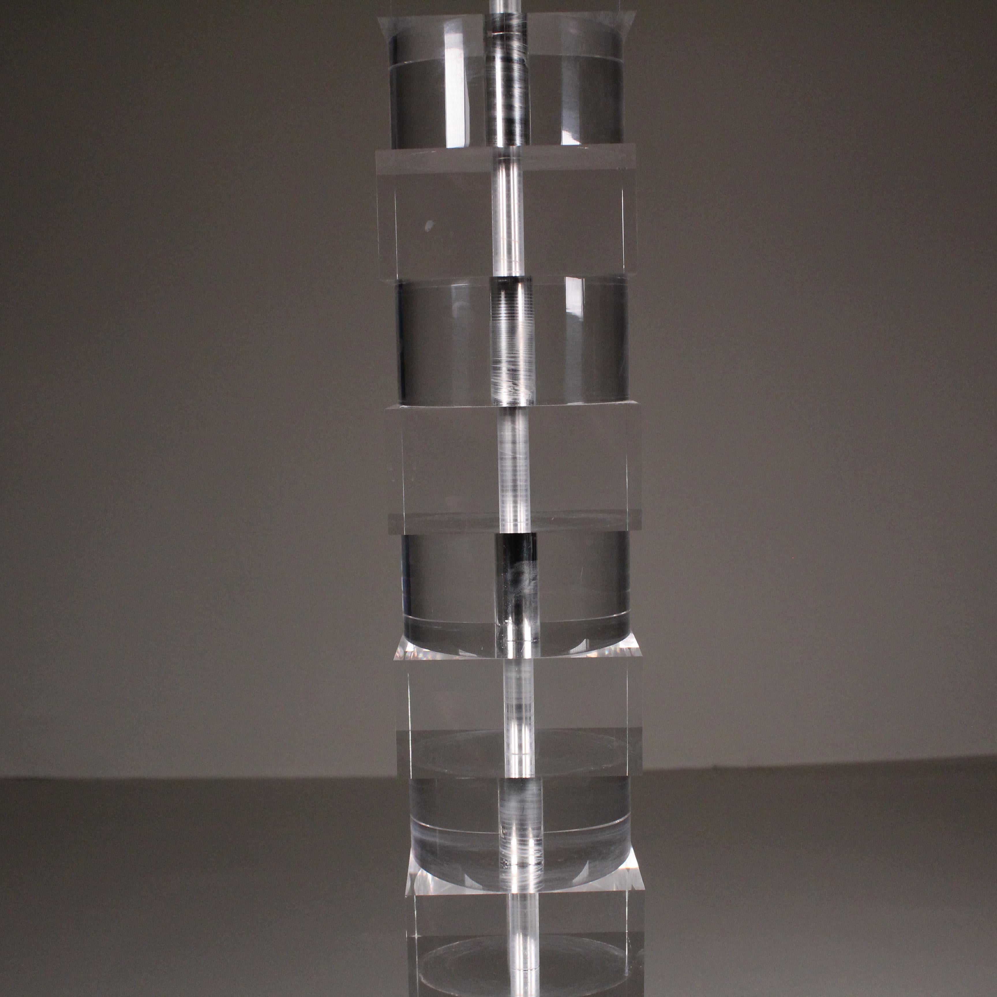 Lampada in plexiglass trasparente, manifattura italiana, anni '70 in vendita 2
