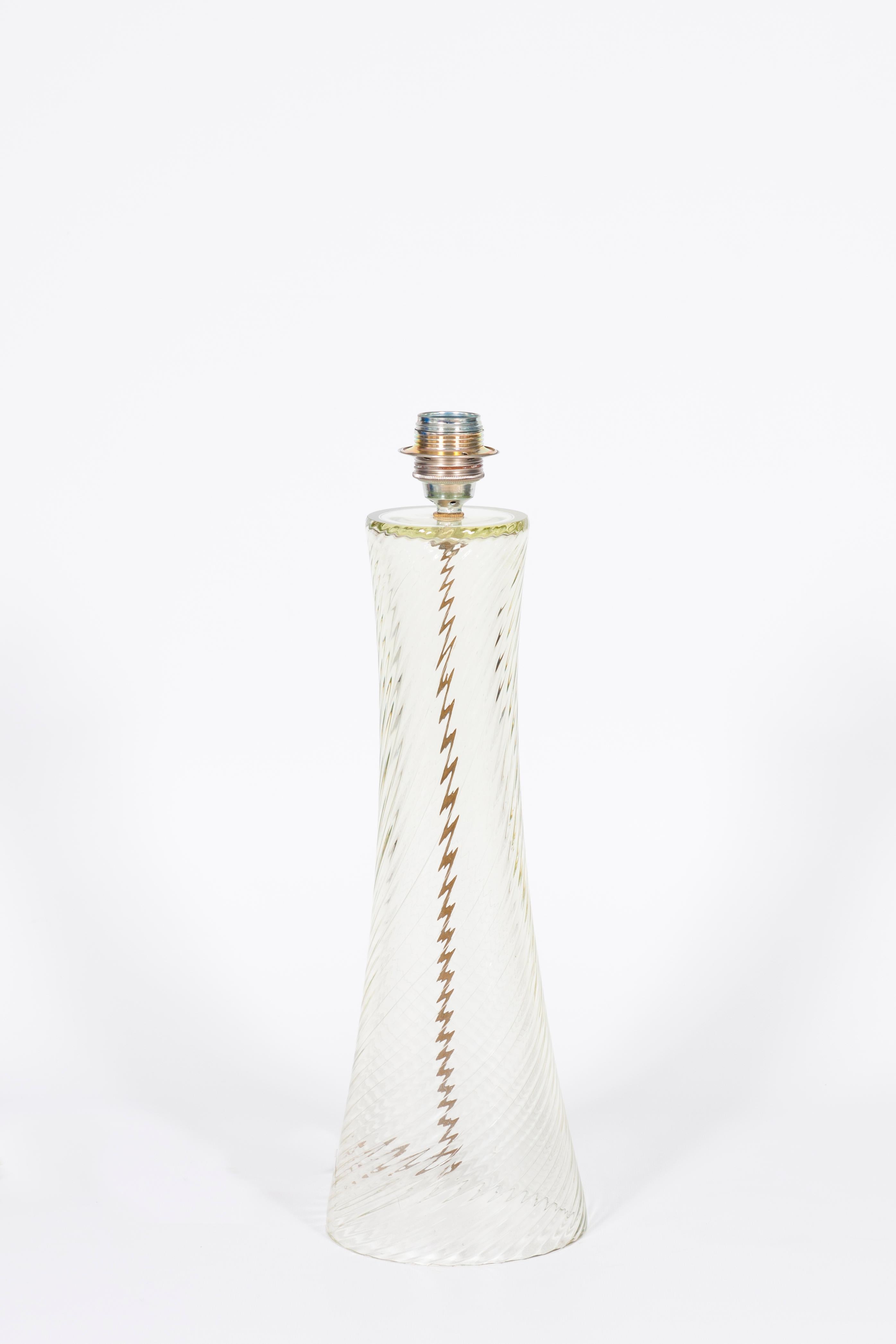 Lampe de bureau transparente en verre de Murano soufflé avec méandres, Italie, années 1980 Excellent état - En vente à Villaverla, IT