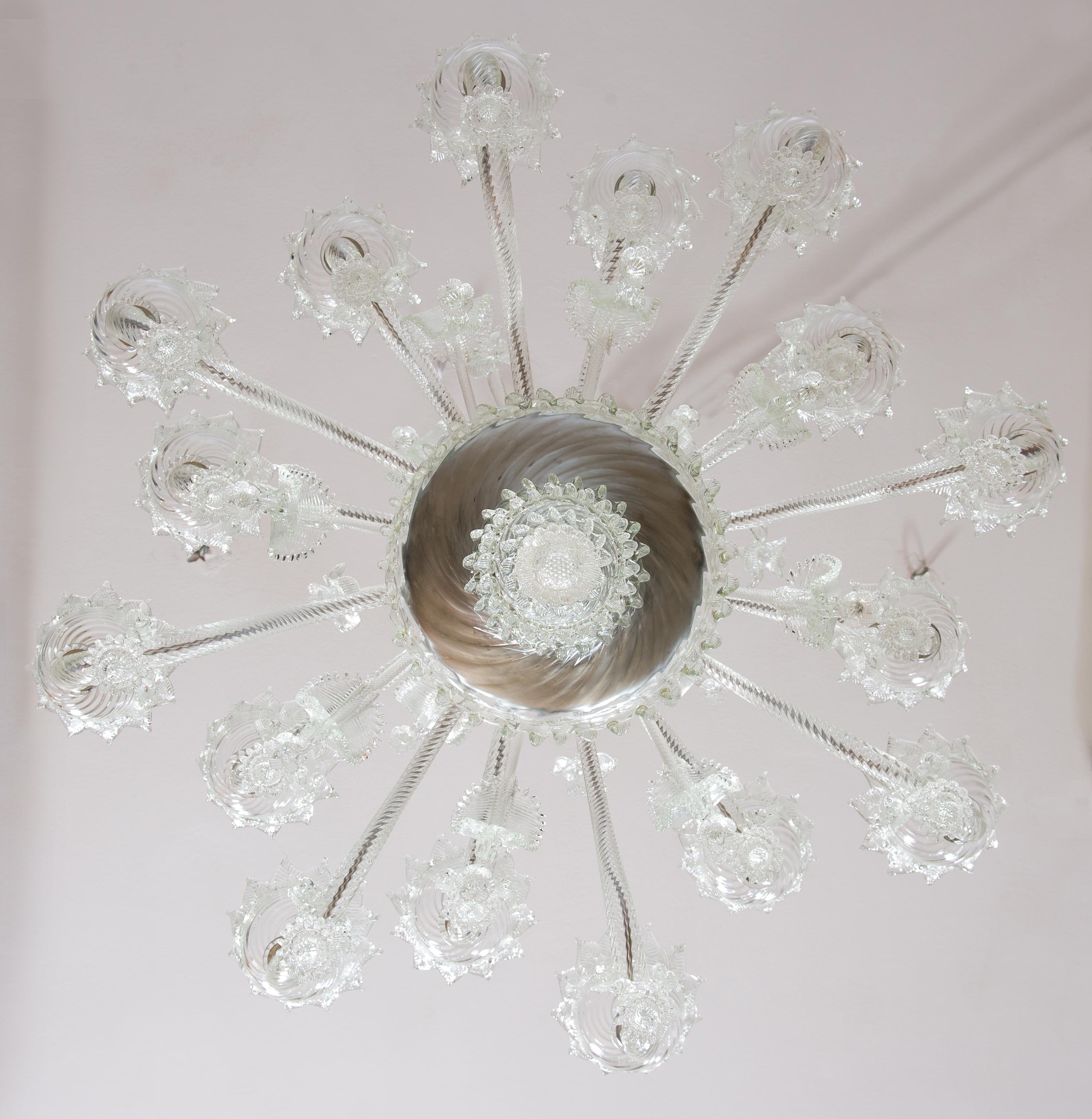 Transparenter venezianischer Muranoglas-Kronleuchter mit 16 Lichtern, 21. Jahrhundert im Angebot 10