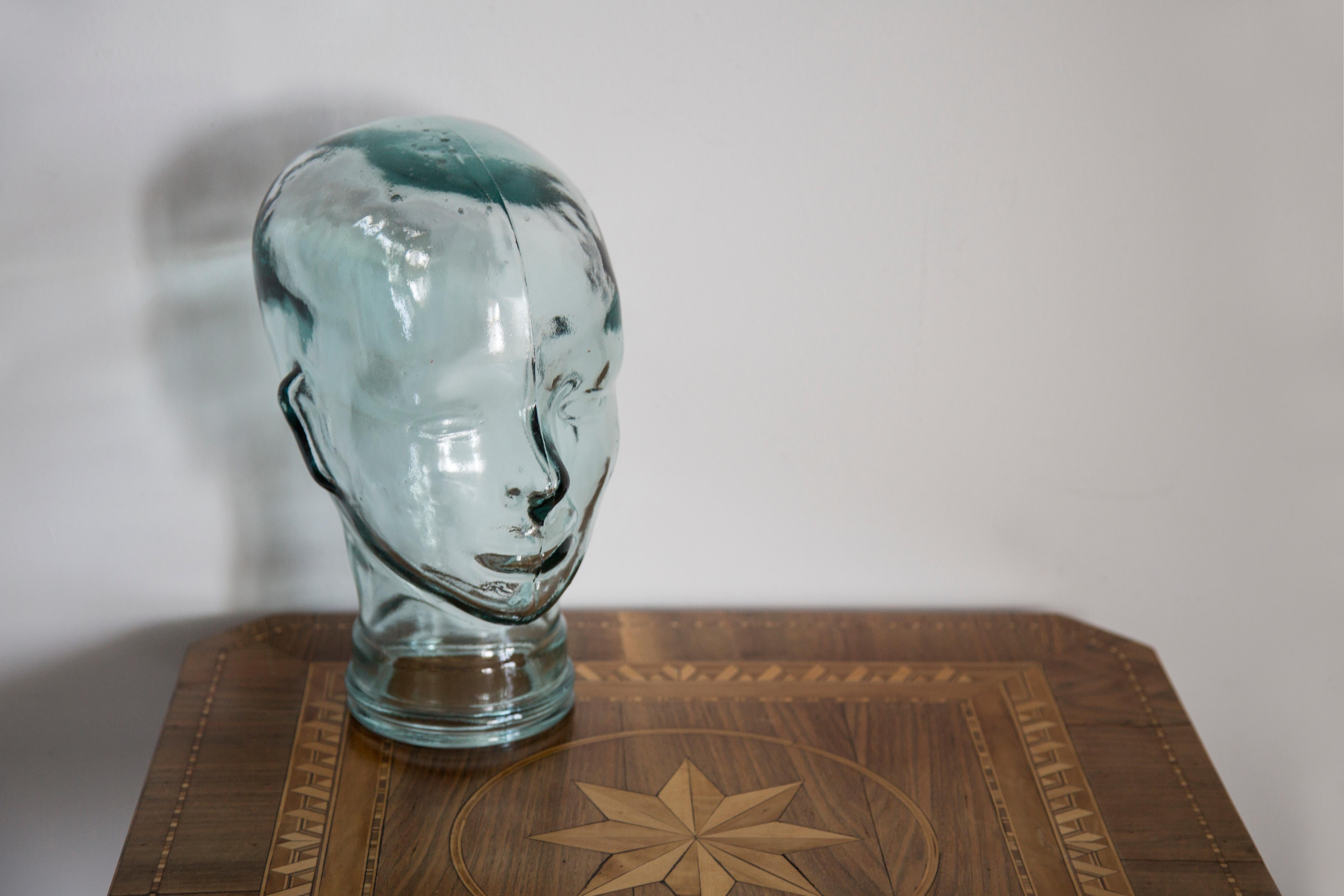Allemand Sculpture de tête décorative en verre transparent en forme de mannequin, 1970, Allemagne en vente