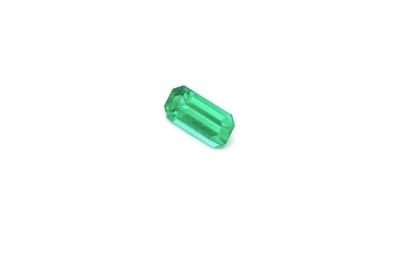 Taille octogone Bague en émeraude russe vert vif transparent certifiée ICL, poids de 0,51 carat en vente