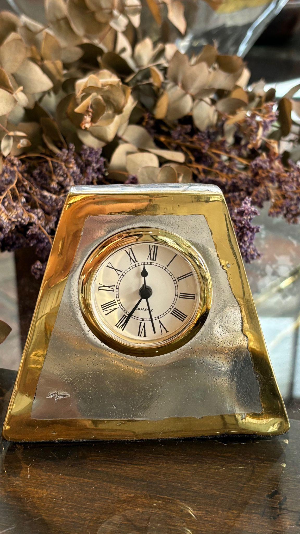 The decorative Trapeze Clock Tray was created by David Marshall, it is made of sand cast aluminum and sand cast brass.Makes a beautiful Wedding or Company Gift.
Handmade, mounted and finished in our foundry and workshop in Spain from recycled