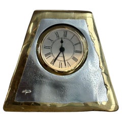 Trapez-Uhr D013 handgefertigt aus gegossenem Messing und Aluminium