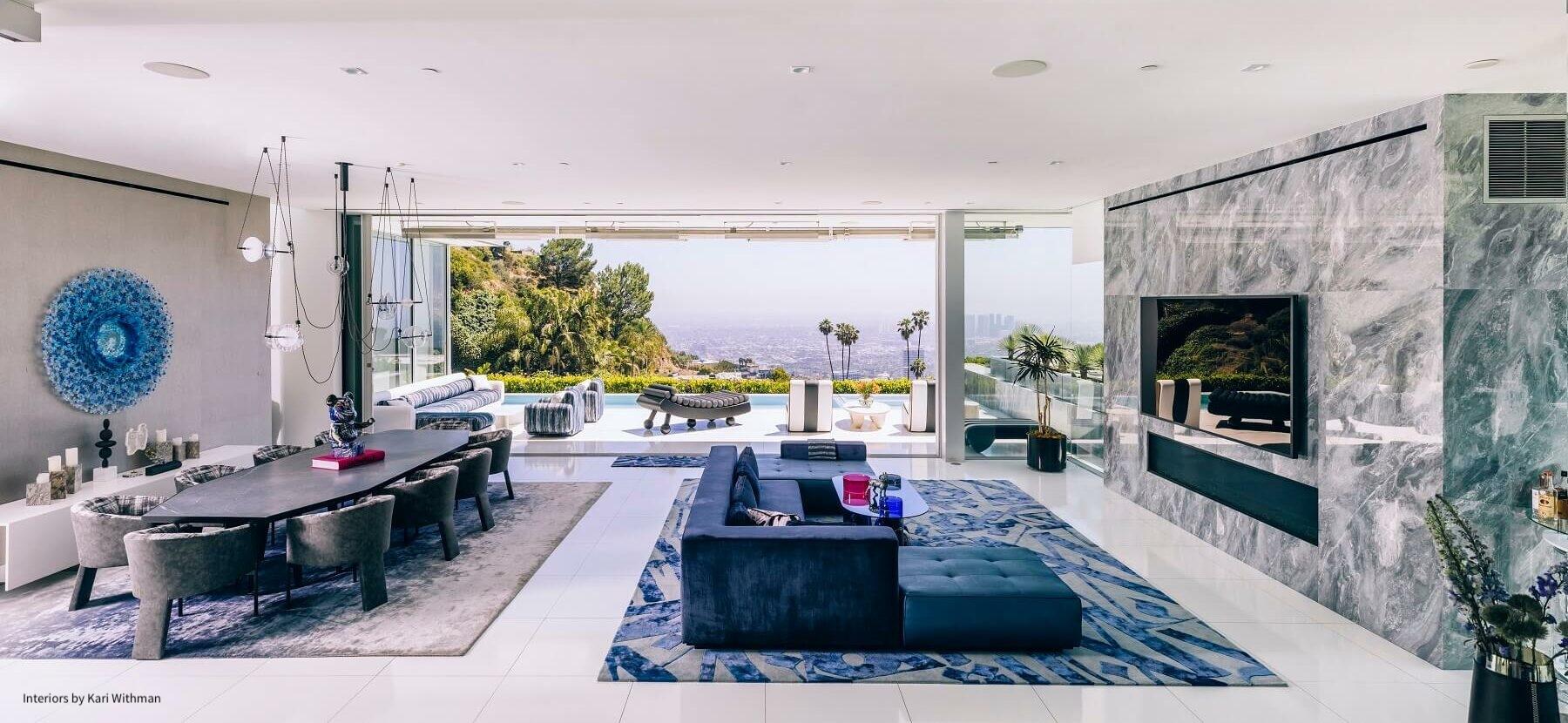 Fait main Lustre contemporain Trapezi à six lumières en laiton foncé et verre soufflé noir en vente