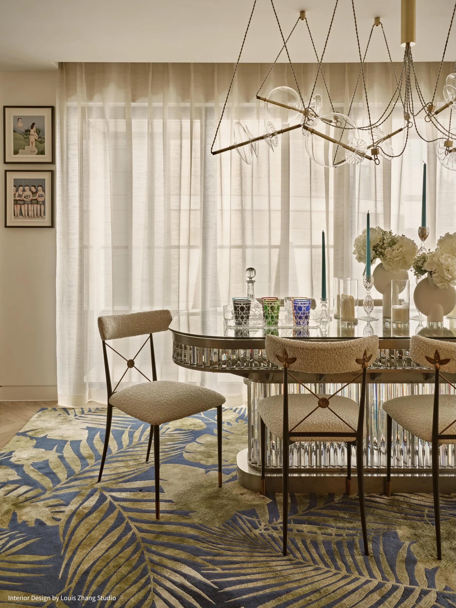 Lustre contemporain Trapezi à six lumières en laiton foncé et verre soufflé noir en vente 2