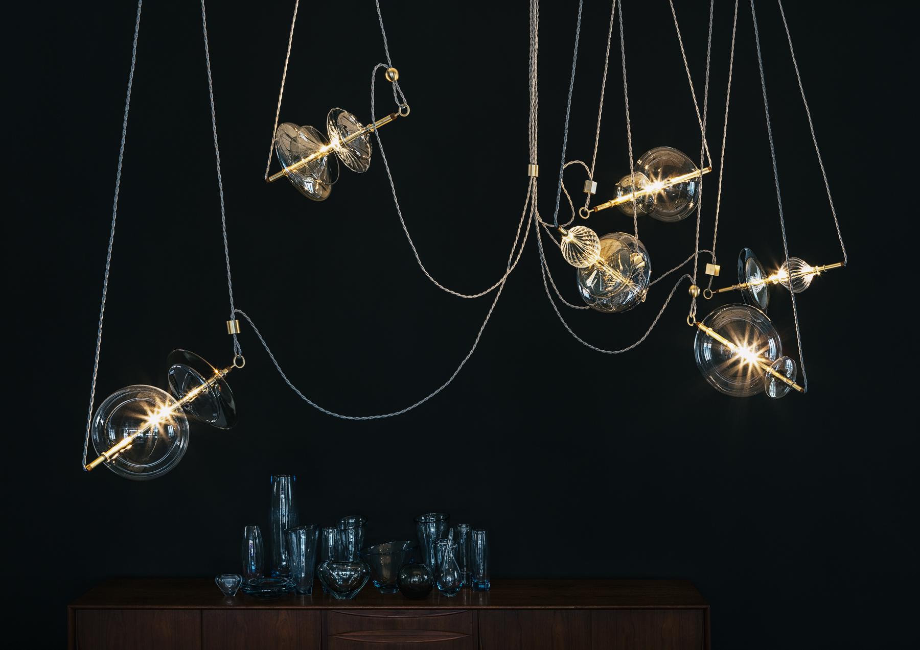 Lampe à suspension/lustre contemporain Trapezi à six lumières aux couleurs vives en laiton et verre Neuf - En vente à Reggio Emilia, IT