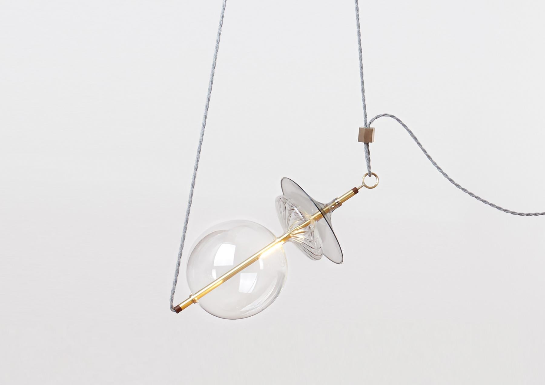 Moderne Lampe à suspension/lustre contemporain Trapezi à six lumières aux couleurs vives en laiton et verre en vente