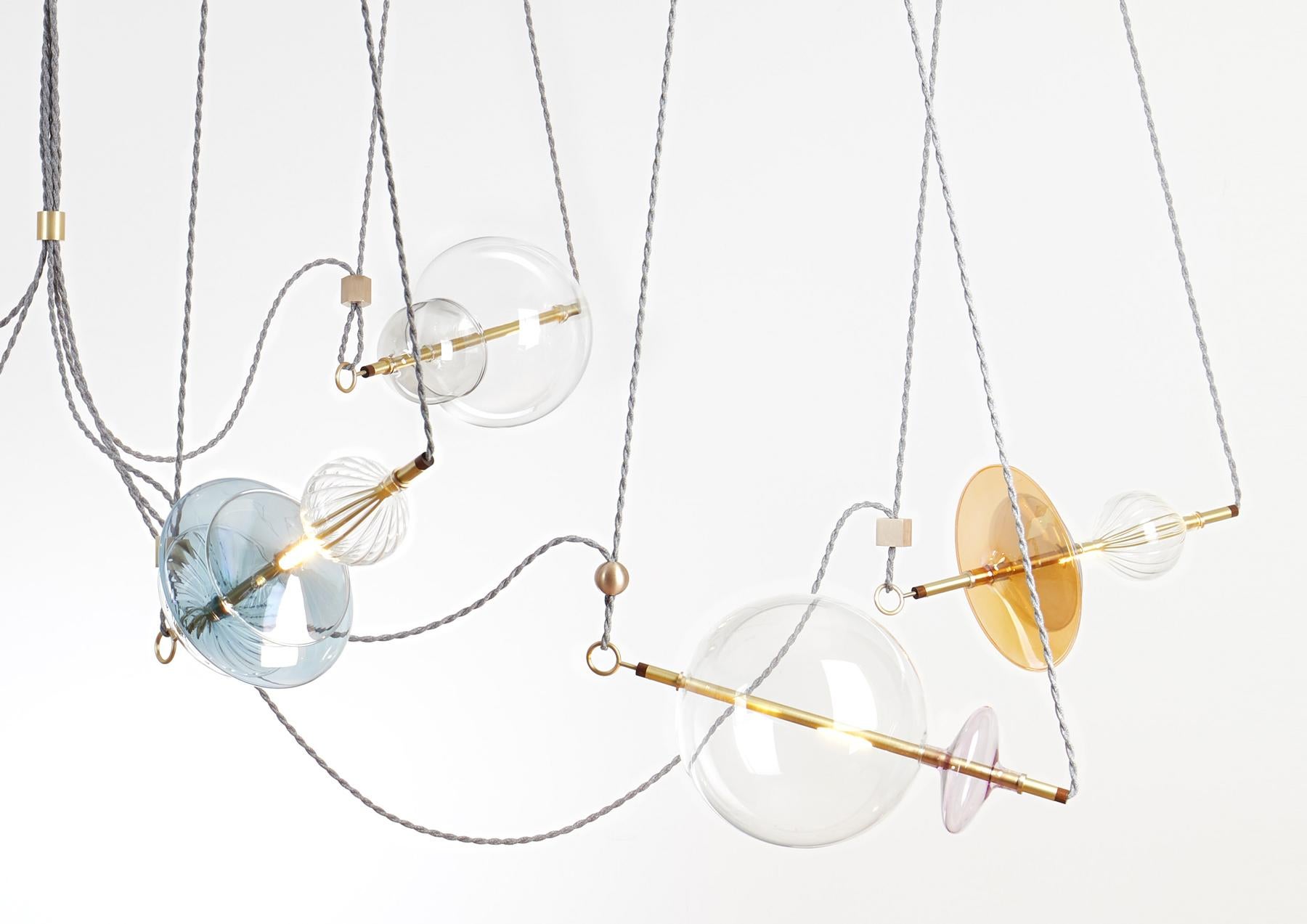 italien Lampe à suspension/lustre contemporain Trapezi à six lumières aux couleurs vives en laiton et verre en vente