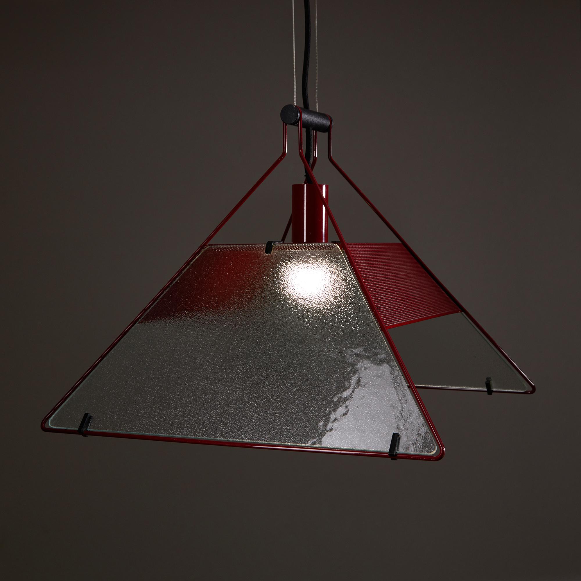 Burgundy postmodern trapezoidal metal pendant lamp with textured glass insert. The Trapezio modell was designed by Alberto Salvati & Ambrogio Tresoldi for Lucy in the 1980s. This item is in an excellent vintage condition with minor signs of use.