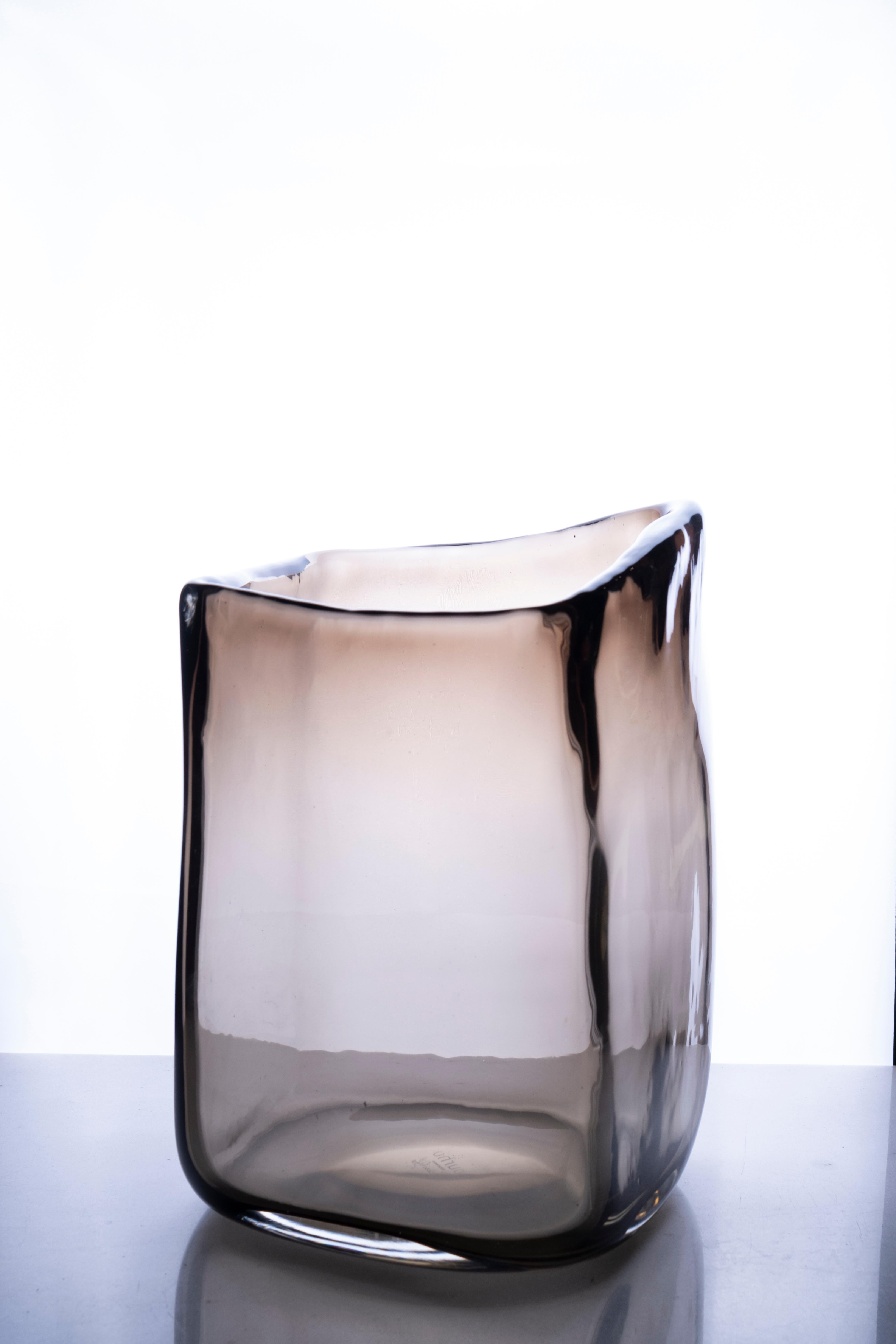 Trapezio Small Vase by Purho In New Condition For Sale In Geneve, CH