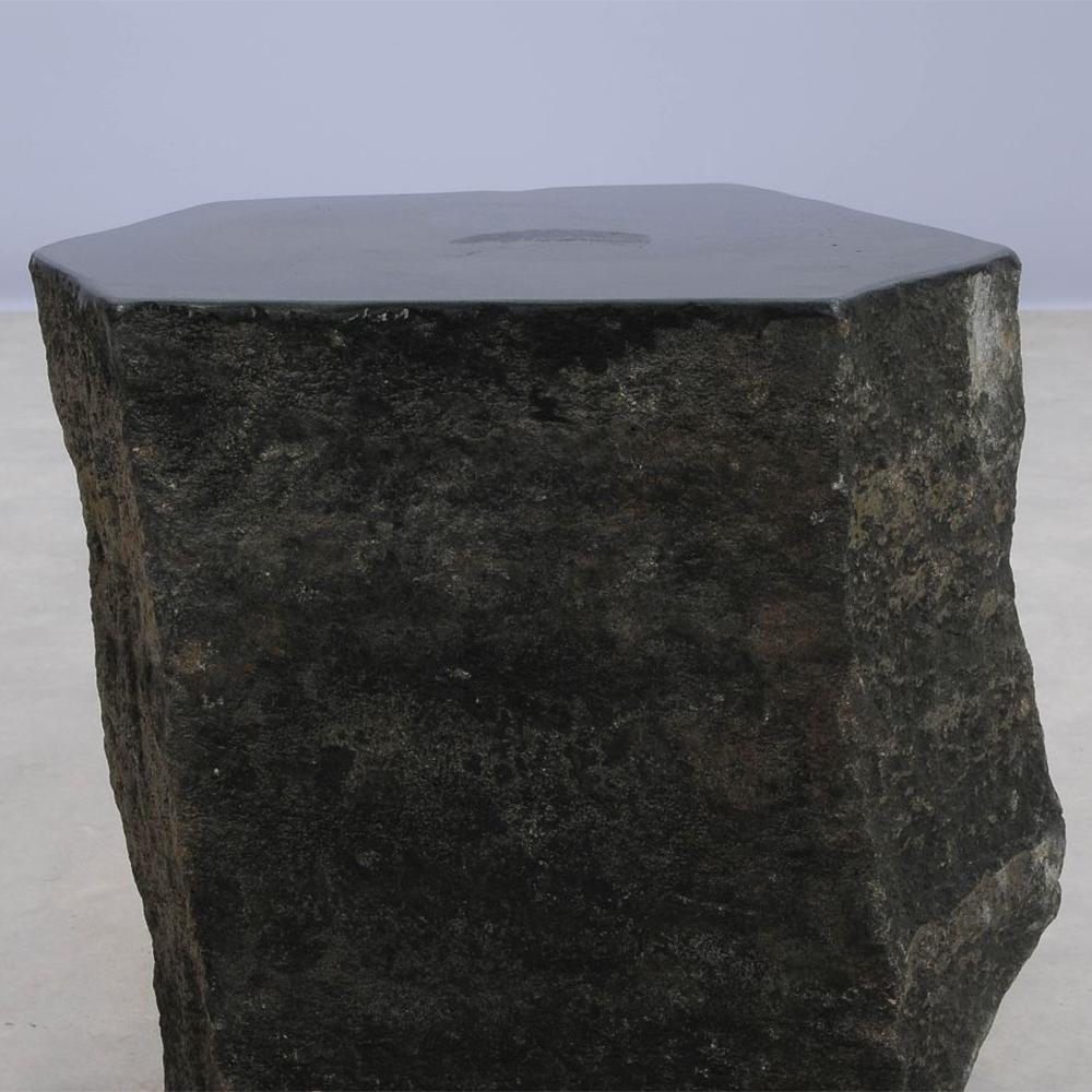 XXIe siècle et contemporain Table d'appoint Trapezium Basalt n°2 en vente