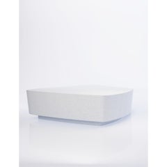 Niedriger Tisch in Trapezform aus Harz, Steinaggregat und Fiberglas von Zachary A. Design