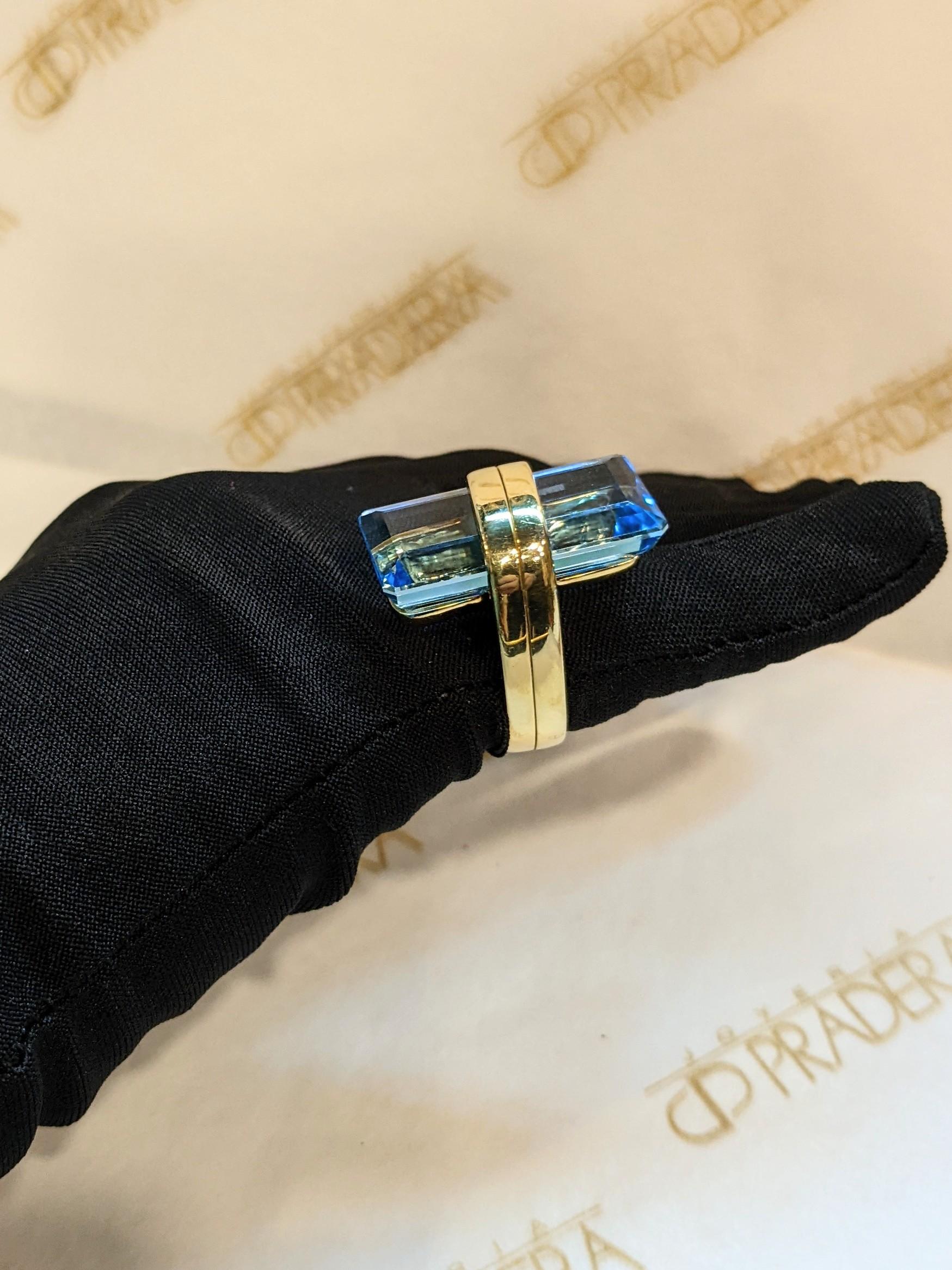 Trapezoid cut blue topaz 18k gold cocktail ring For Sale 7