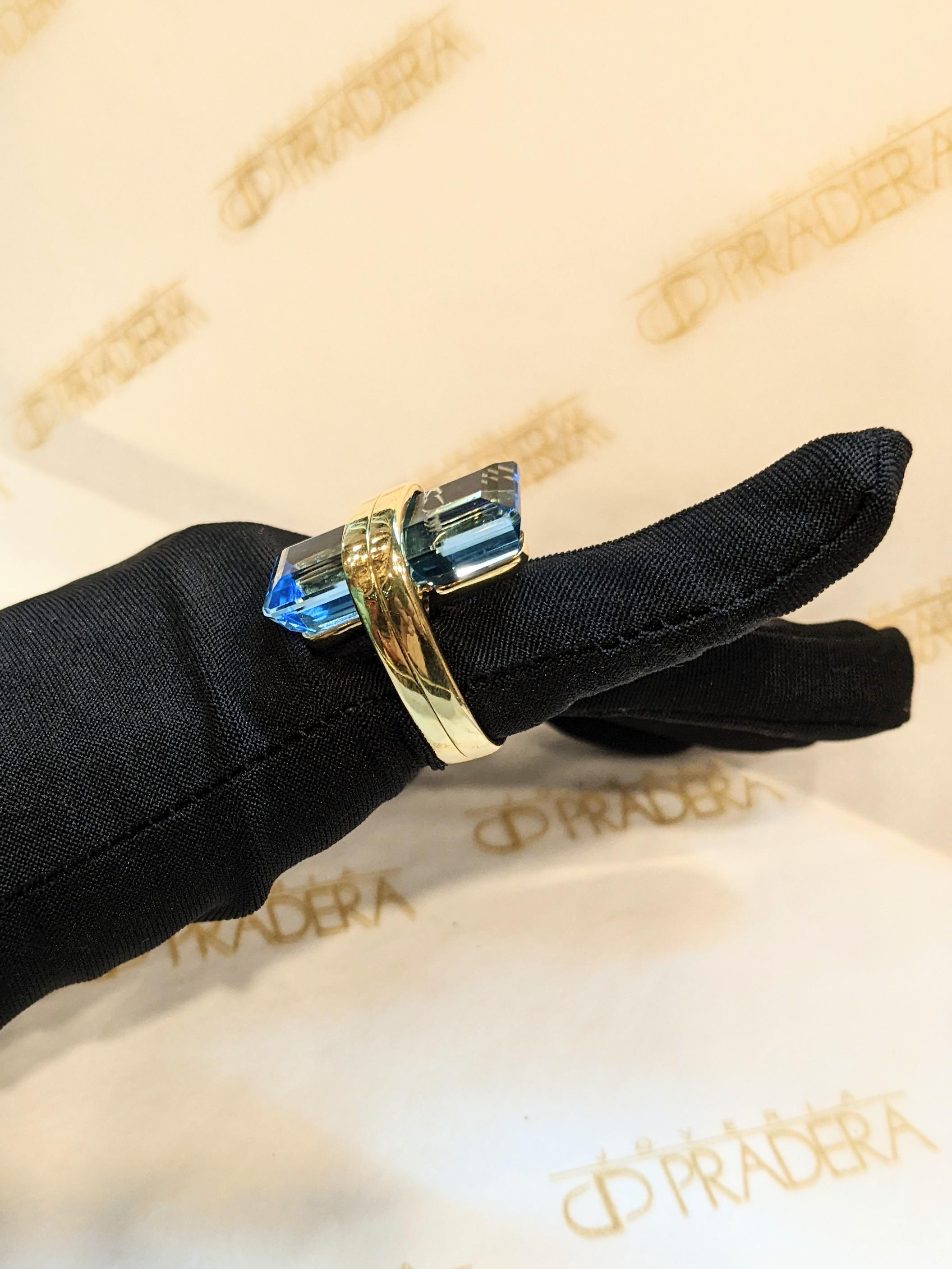Trapezoid cut blue topaz 18k gold cocktail ring For Sale 8