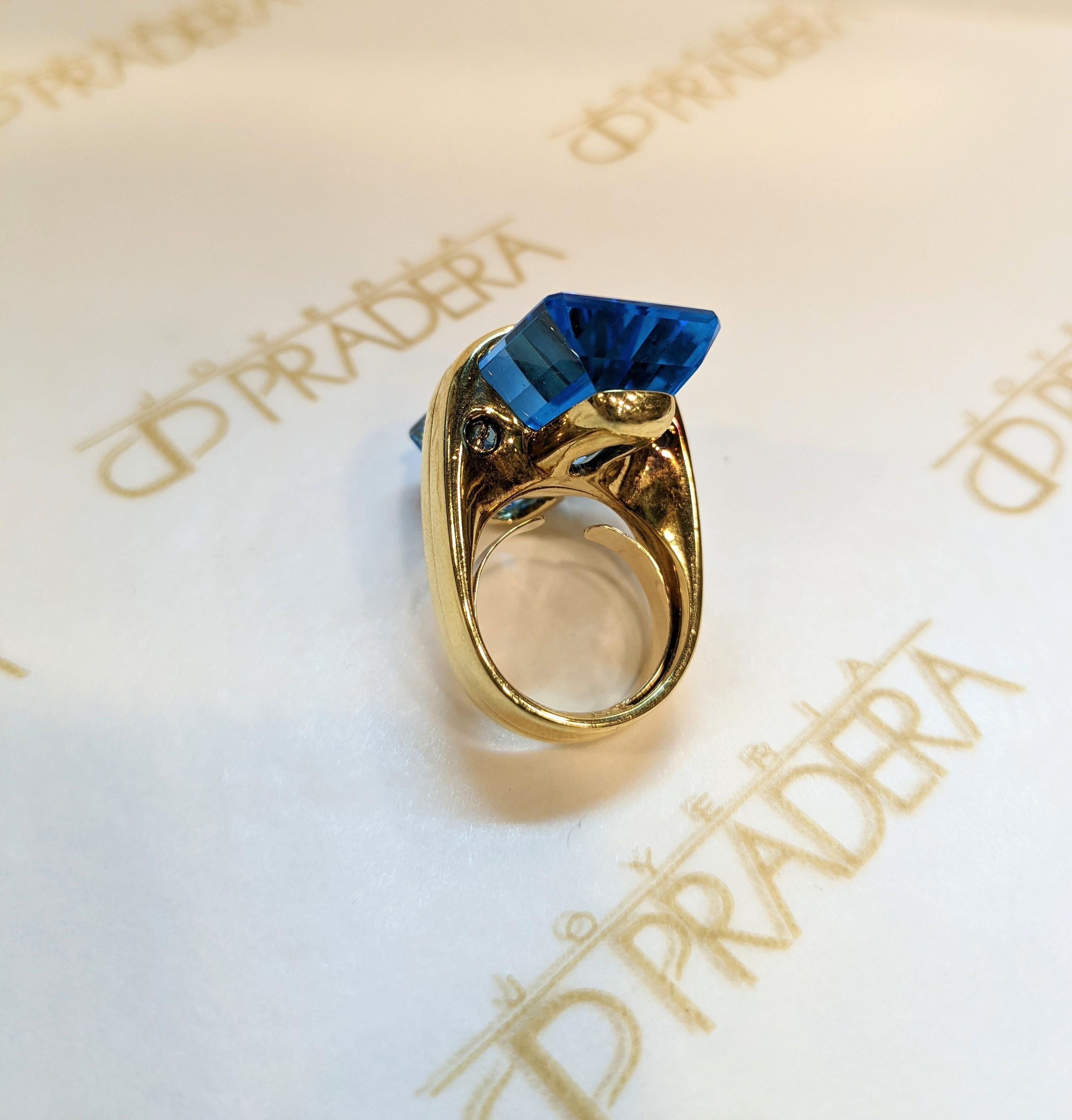 Women's Trapezoid cut blue topaz 18k gold cocktail ring For Sale