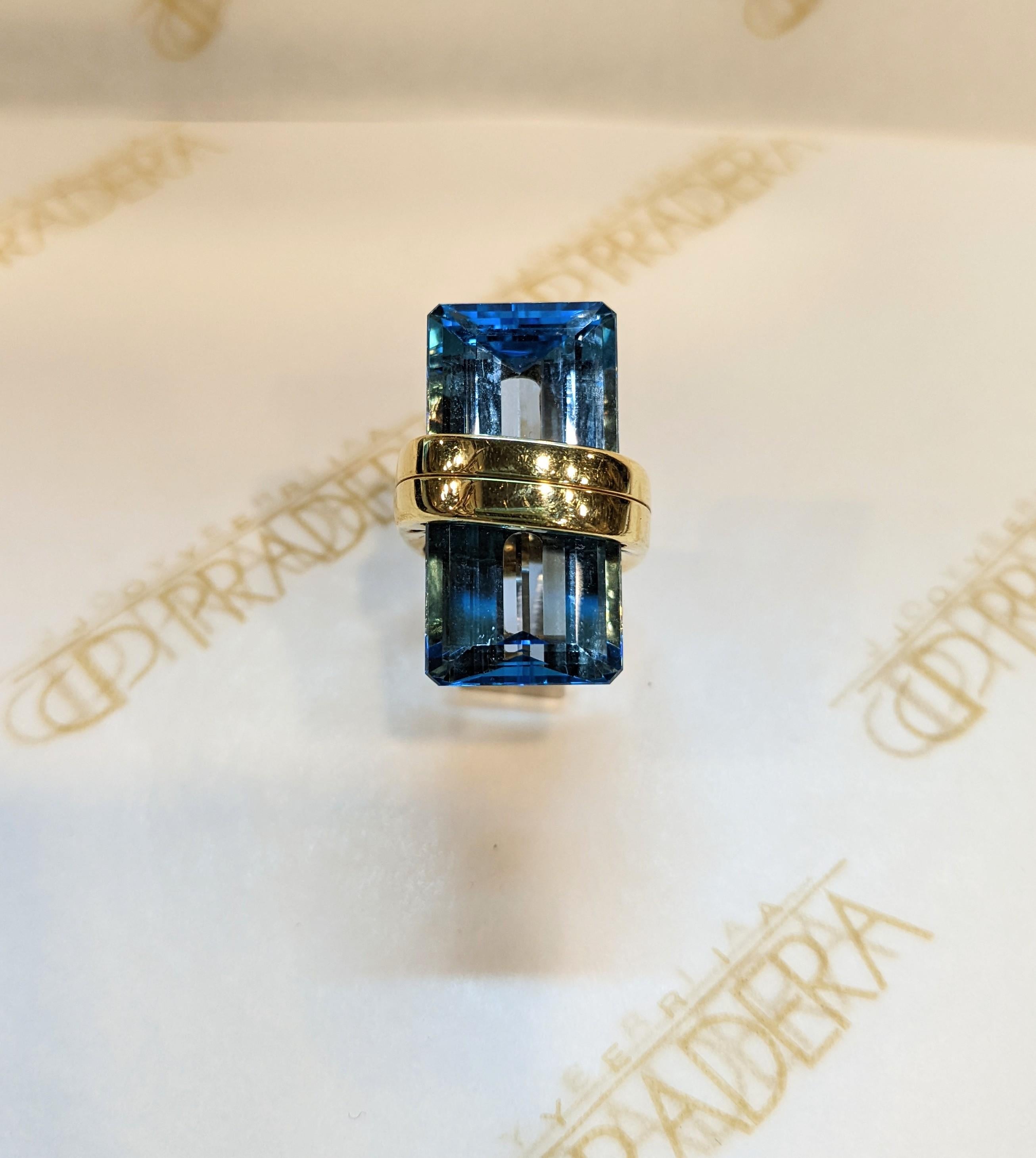 Trapezoid cut blue topaz 18k gold cocktail ring For Sale 1