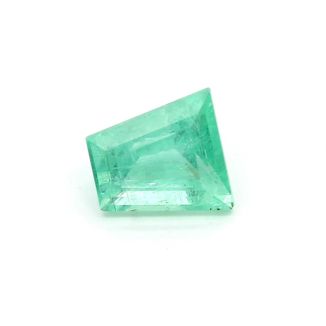An amazing Russian Emerald which allows jewelers to create a unique piece of wearable art.
This exceptional quality gemstone would make a custom-made jewelry design. Perfect for a Ring or Pendant.

Shape - Trapezoid
Weight - 2.73 ct
Treatment -