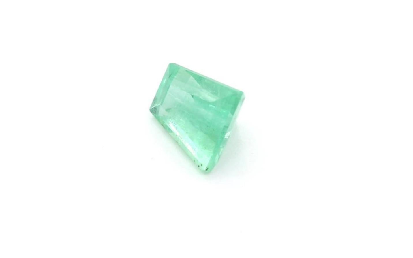 Modern Trapezoid Shape Urals Emerald 2.73 Carat for Bespoke Jewelry  For Sale