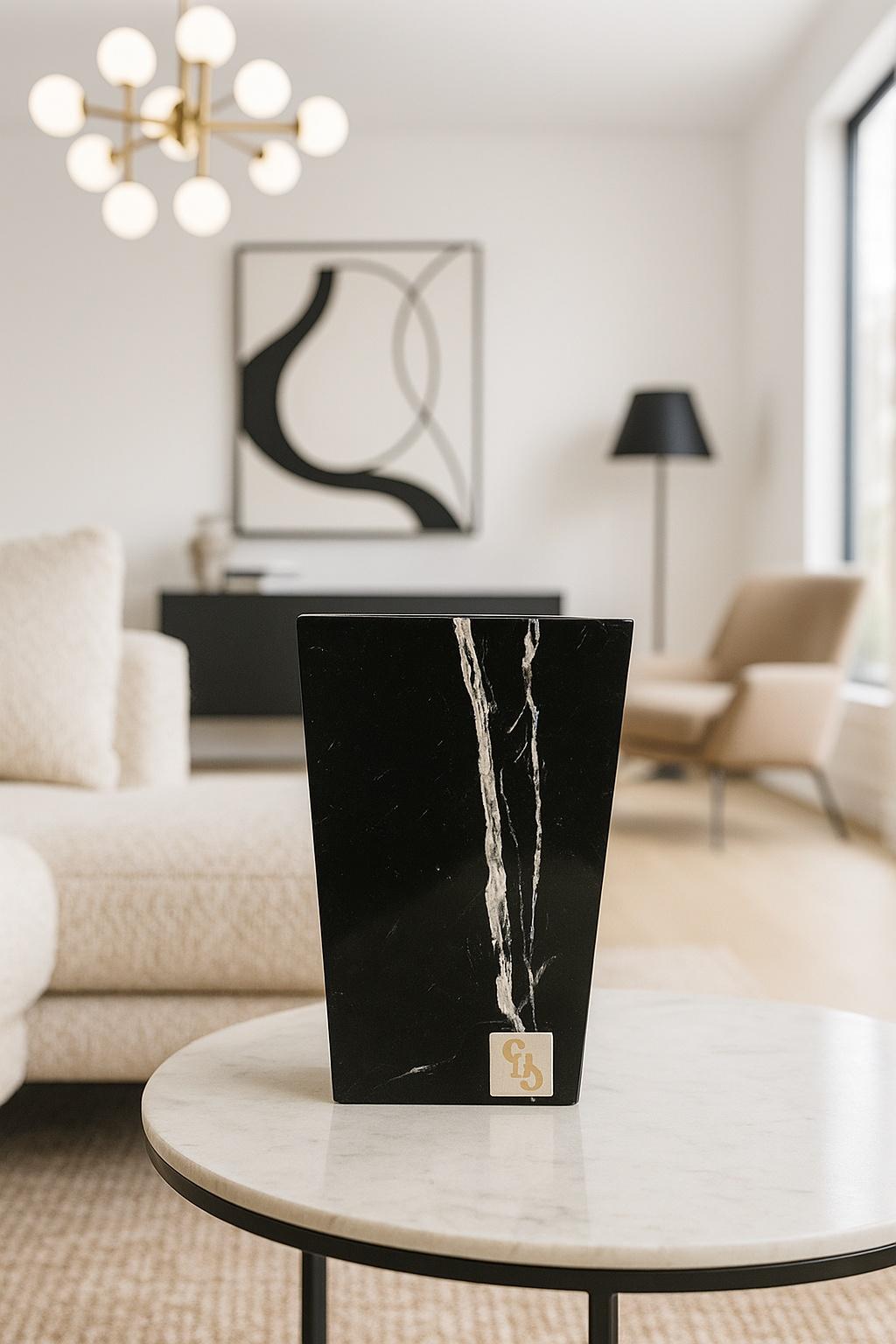 Jarrón Trapezoidal de Mármol Negro Marquina Moderno en venta