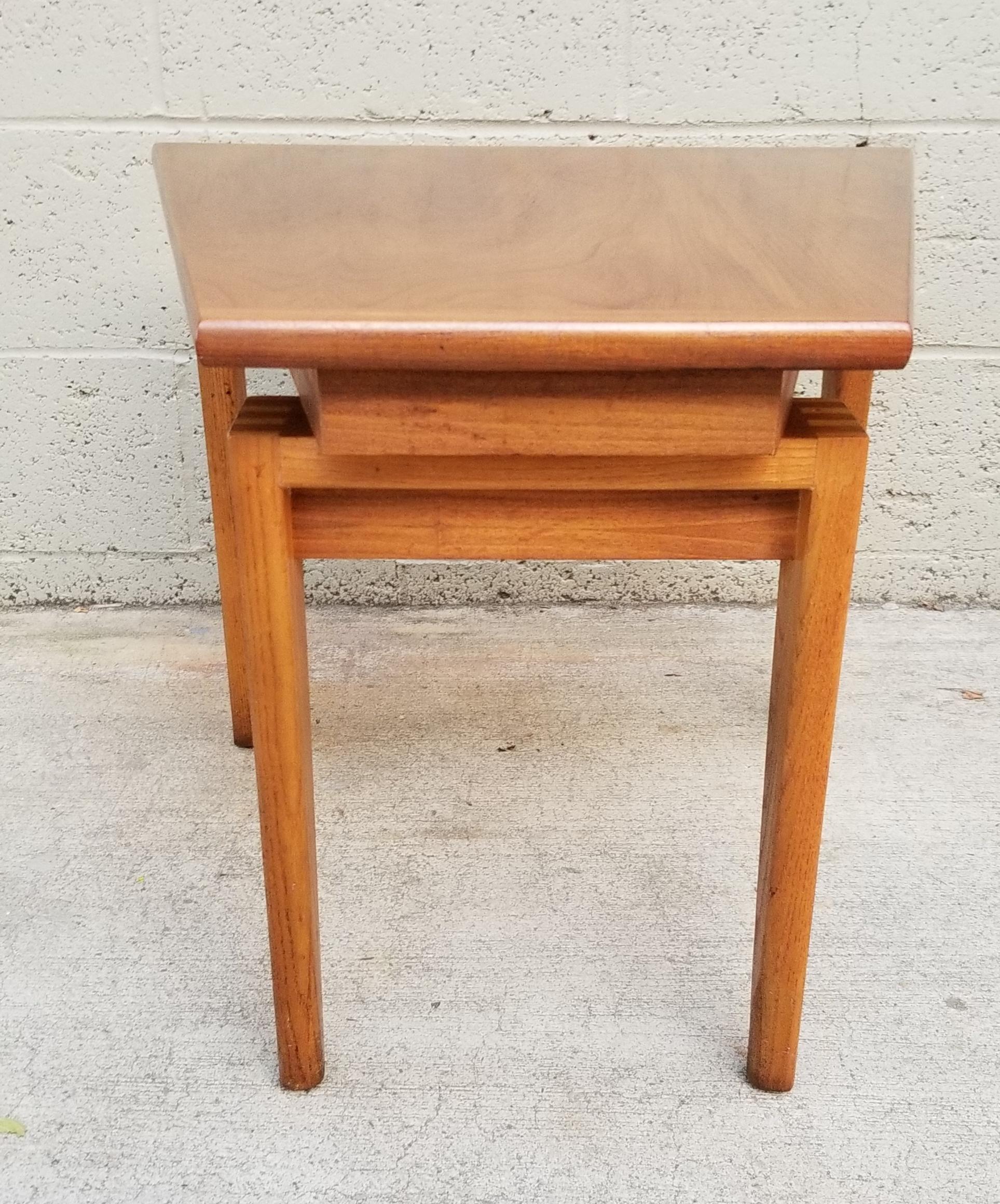 Trapezoid Walnut End Table with Finger Joint Detail In Good Condition For Sale In Fulton, CA