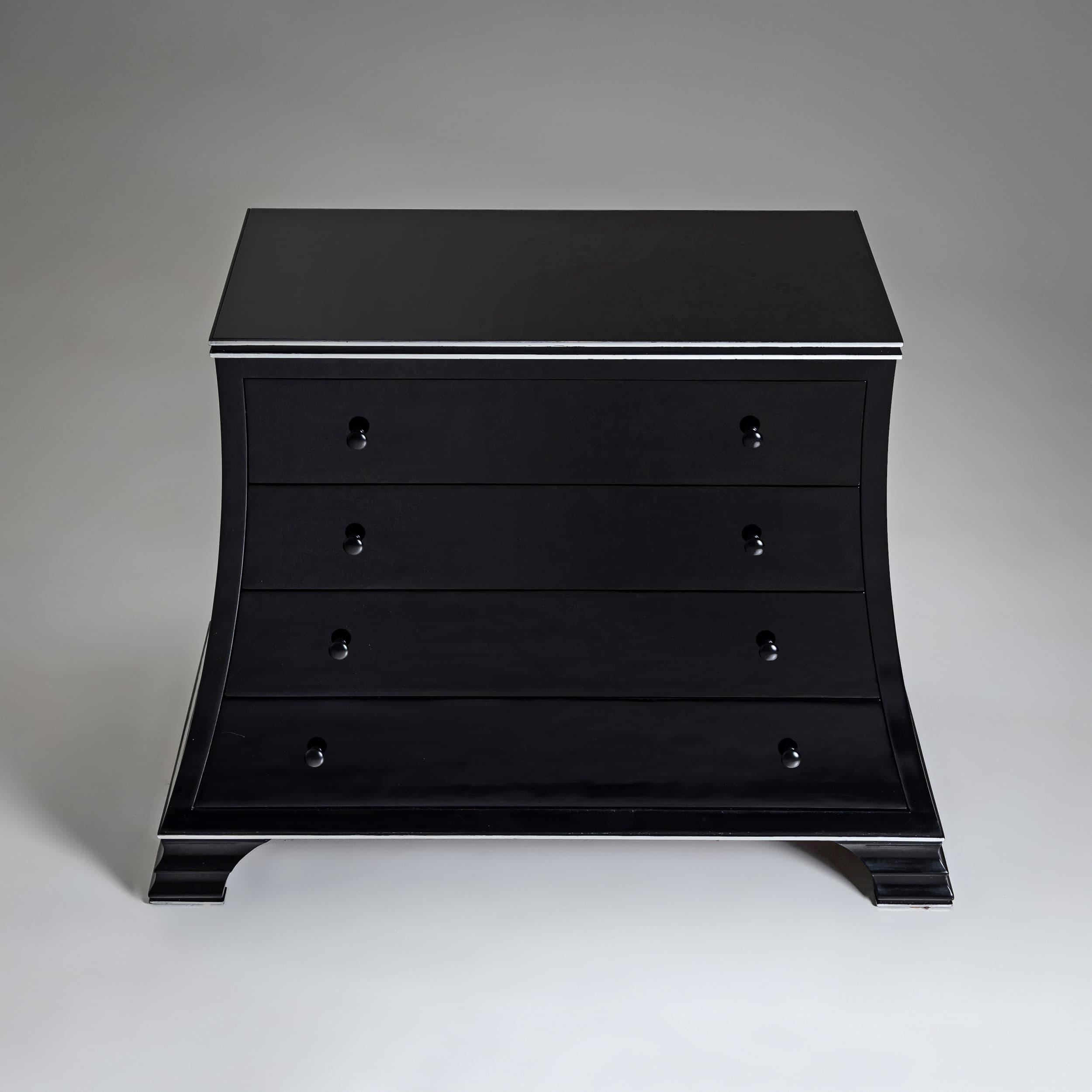 Commode nero trapezoidale, fine XX secolo In condizioni buone in vendita a Greding, DE
