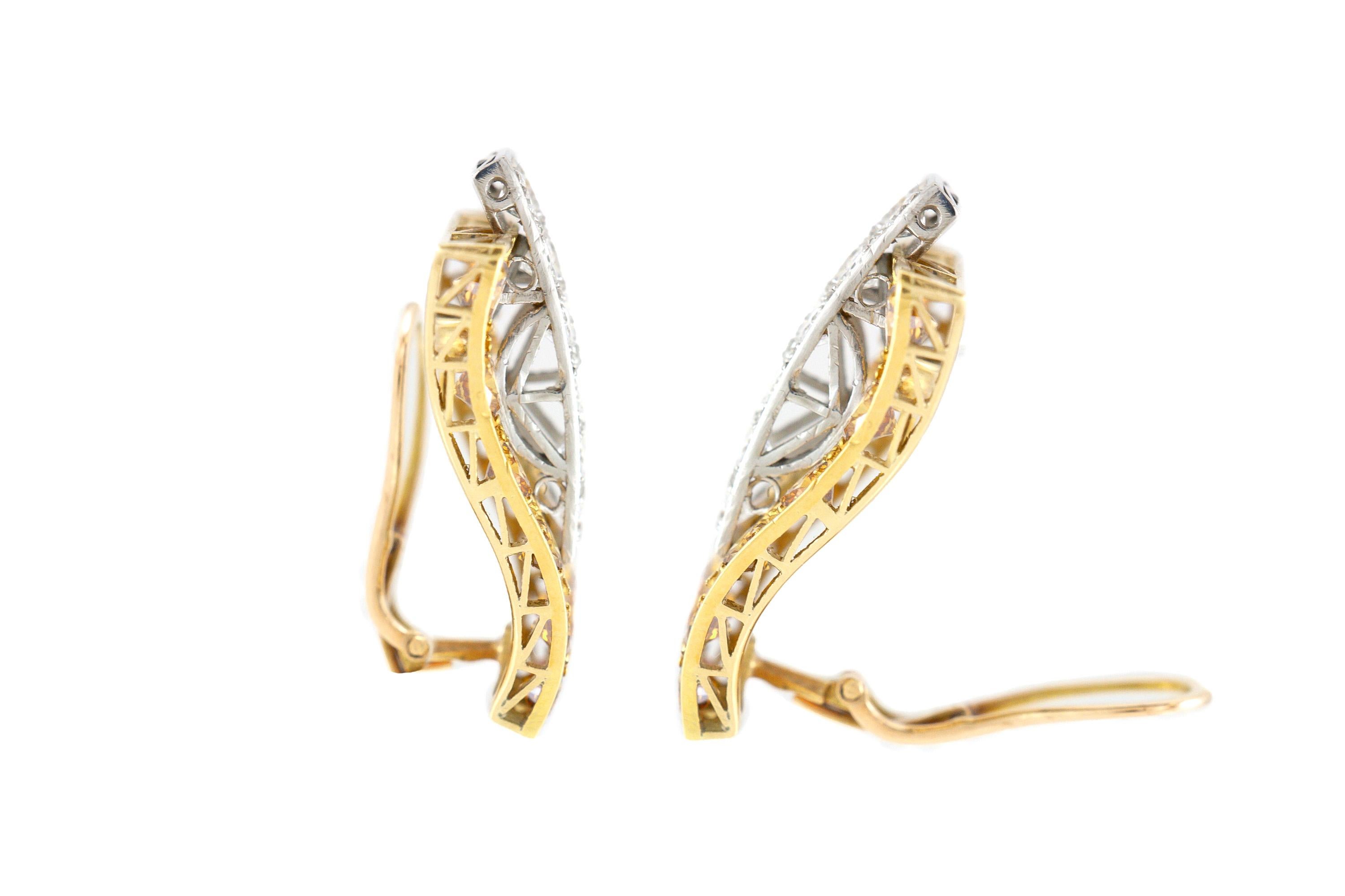 Die Ohrringe sind fein in 14k Gelbgold mit Diamanten mit einem Gesamtgewicht von etwa 5,00 Karat gefertigt. 
Um 1980.

