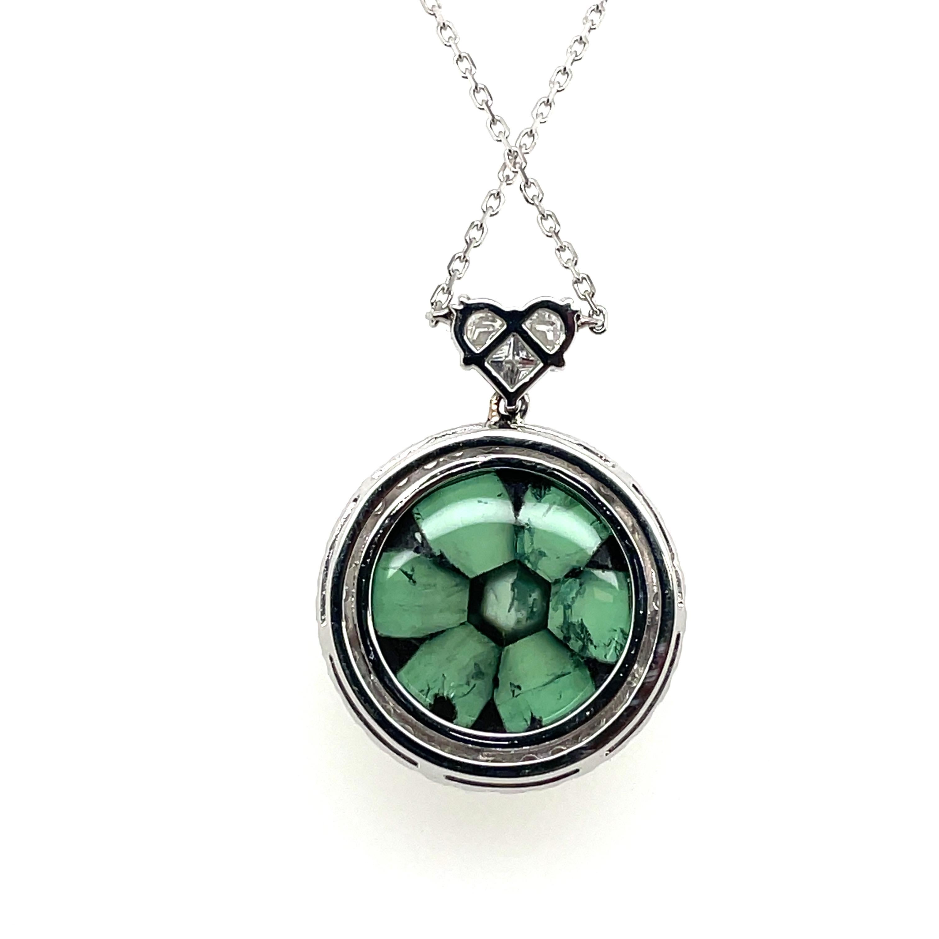 Smeraldo Trapiche Cabochon con diamanti a forma di cuore e catena in oro bianco 18k in vendita 5