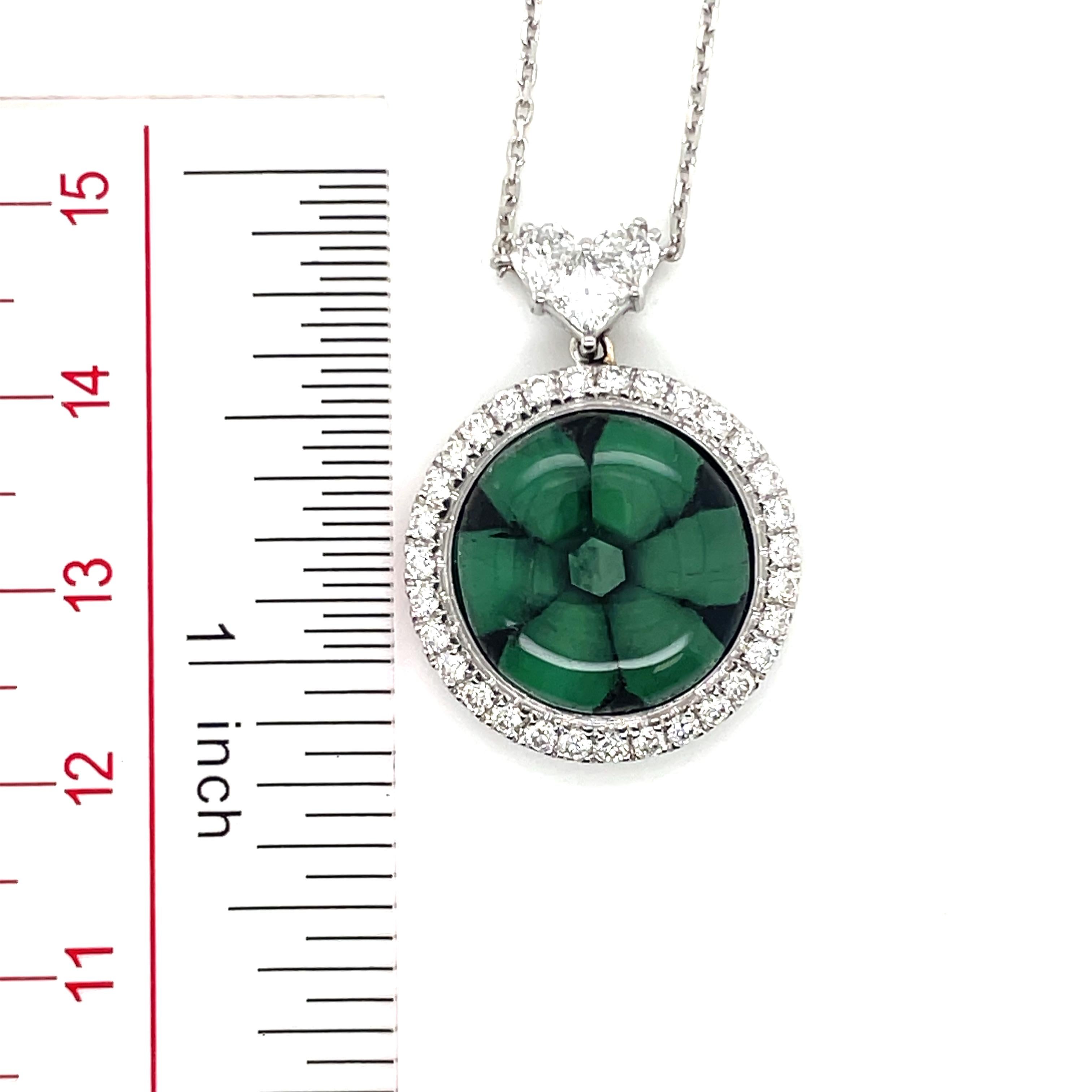Smeraldo Trapiche Cabochon con diamanti a forma di cuore e catena in oro bianco 18k in vendita 6