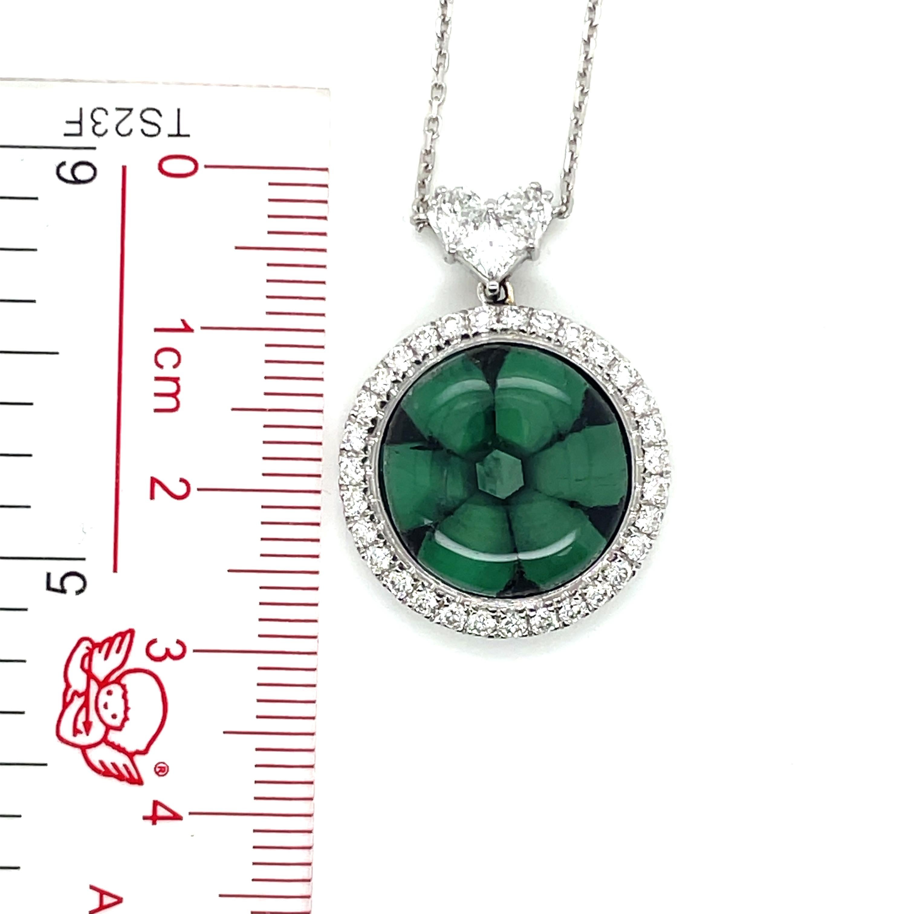 Smeraldo Trapiche Cabochon con diamanti a forma di cuore e catena in oro bianco 18k in vendita 7