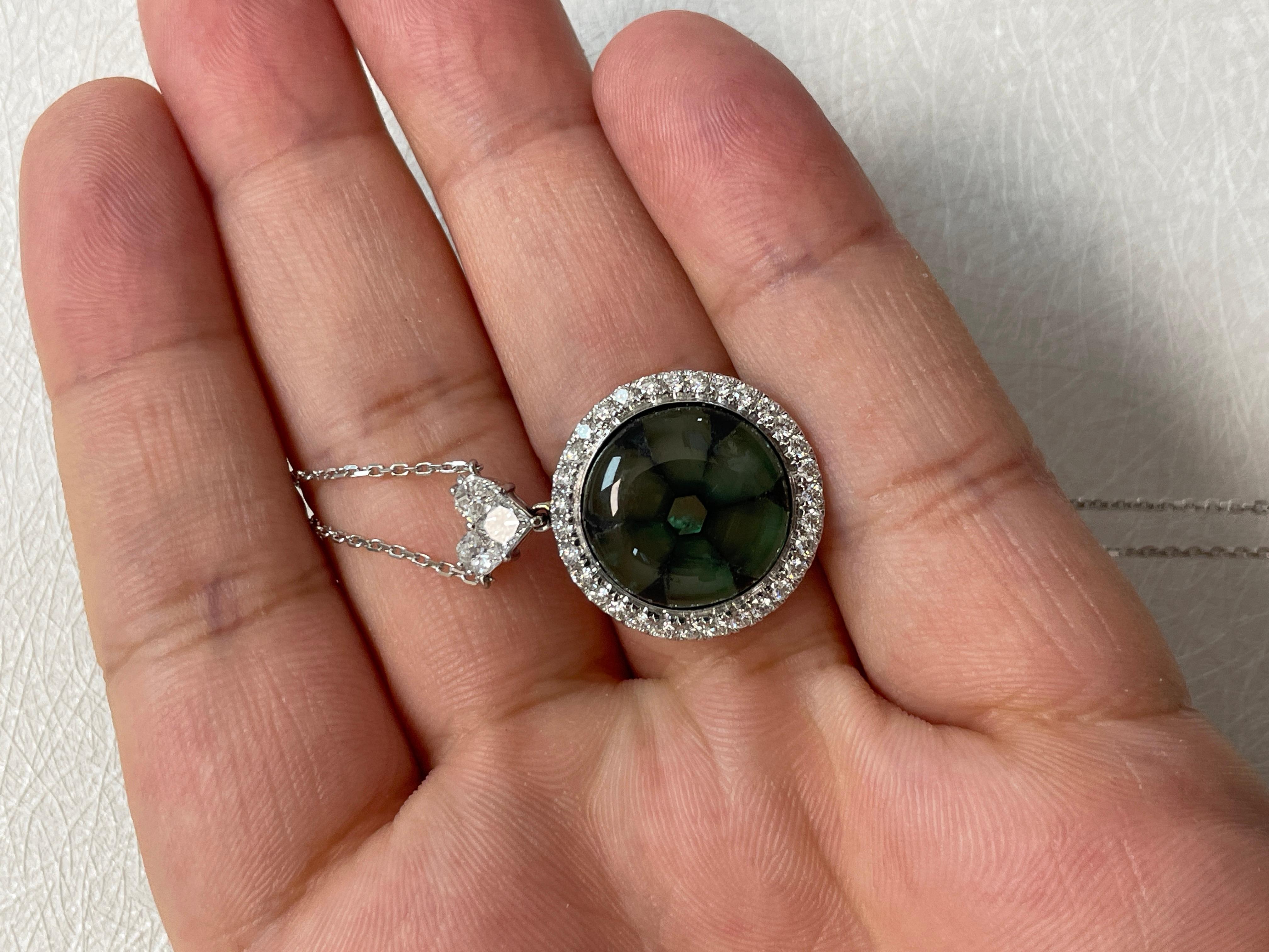 Smeraldo Trapiche Cabochon con diamanti a forma di cuore e catena in oro bianco 18k in vendita 11